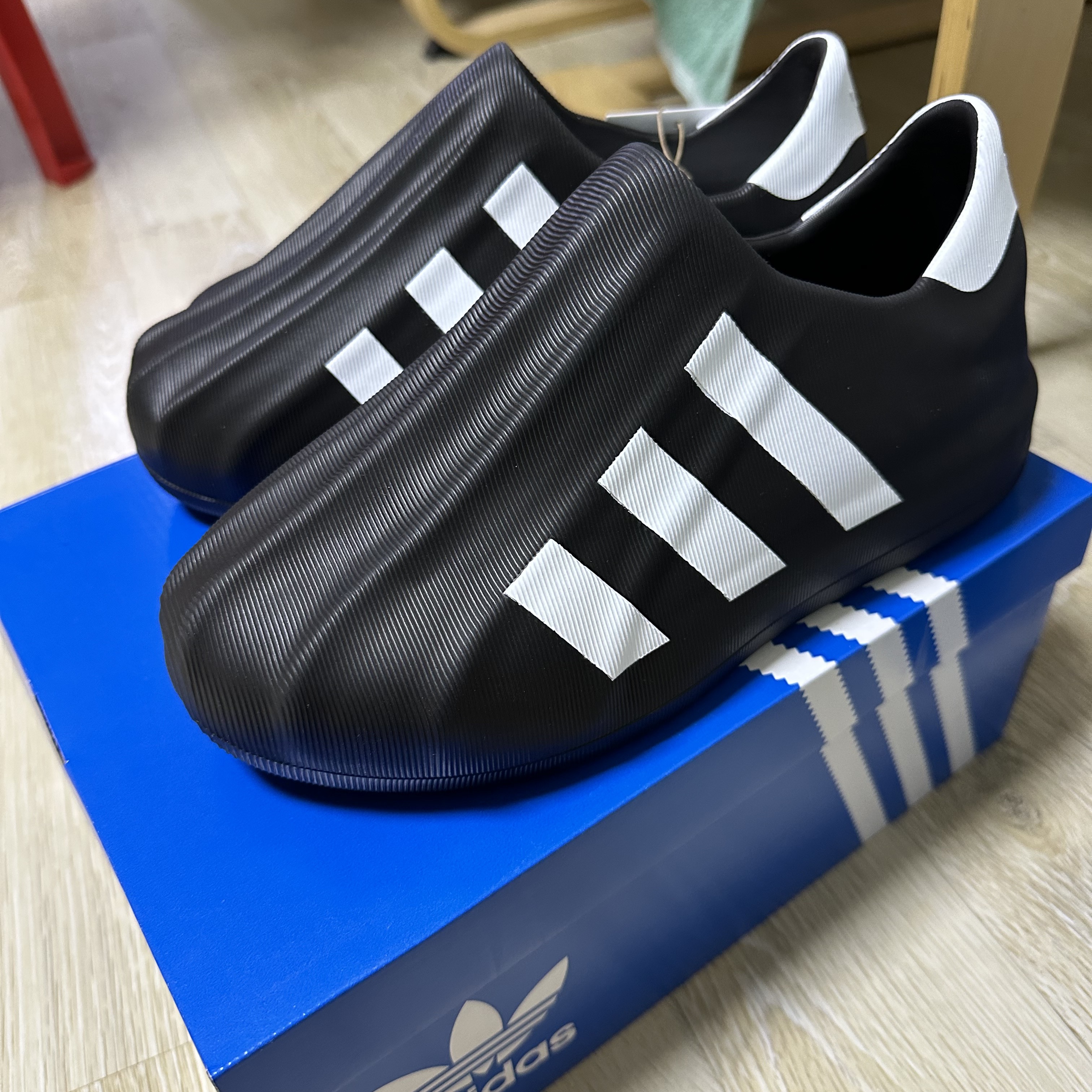 Adidas Adifom Superstar Core Black Cloud White 착용 스타일