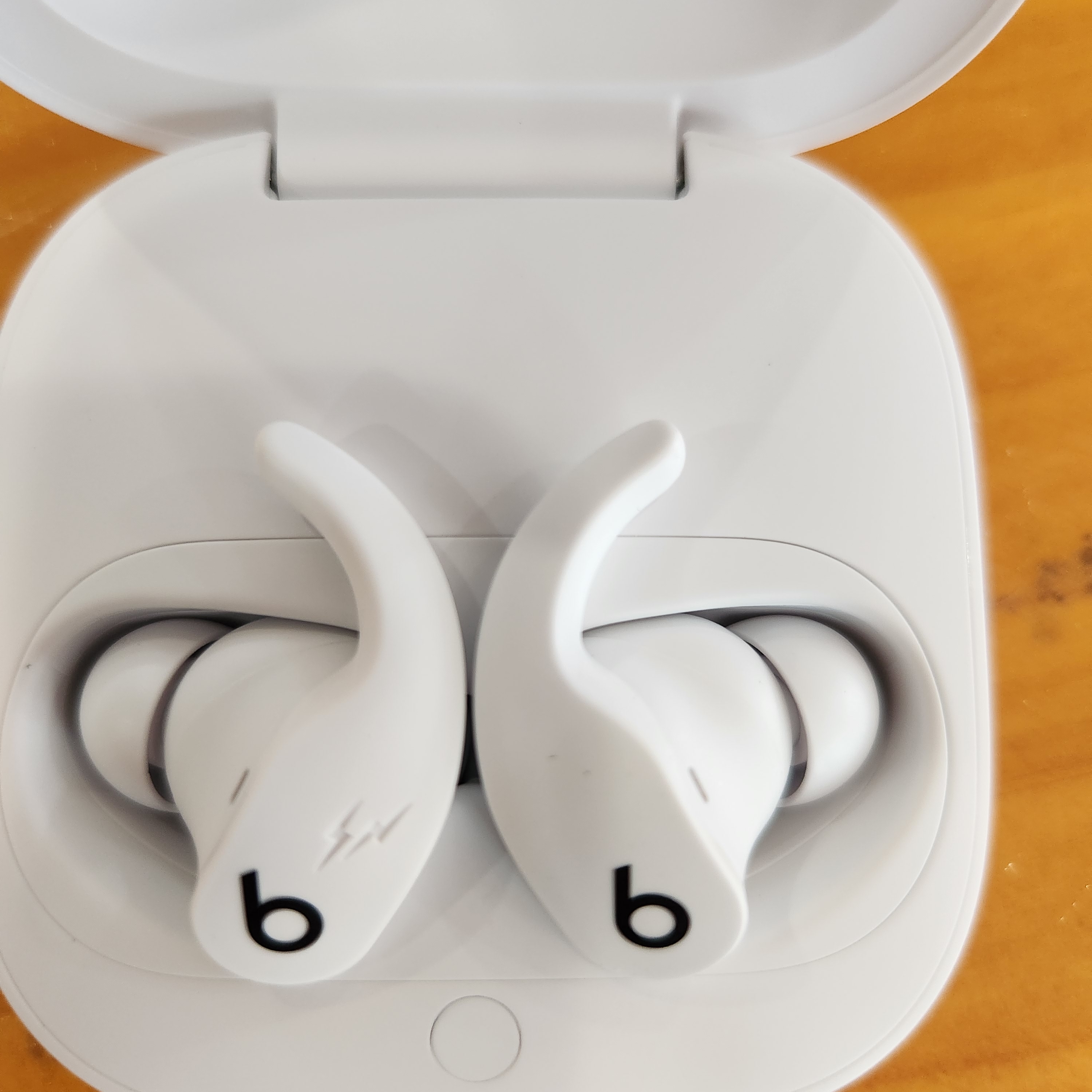 Beats x Fragment Design Fit Pro Special Edition Pure White (Korean Ver.) 착용 스타일 - 3