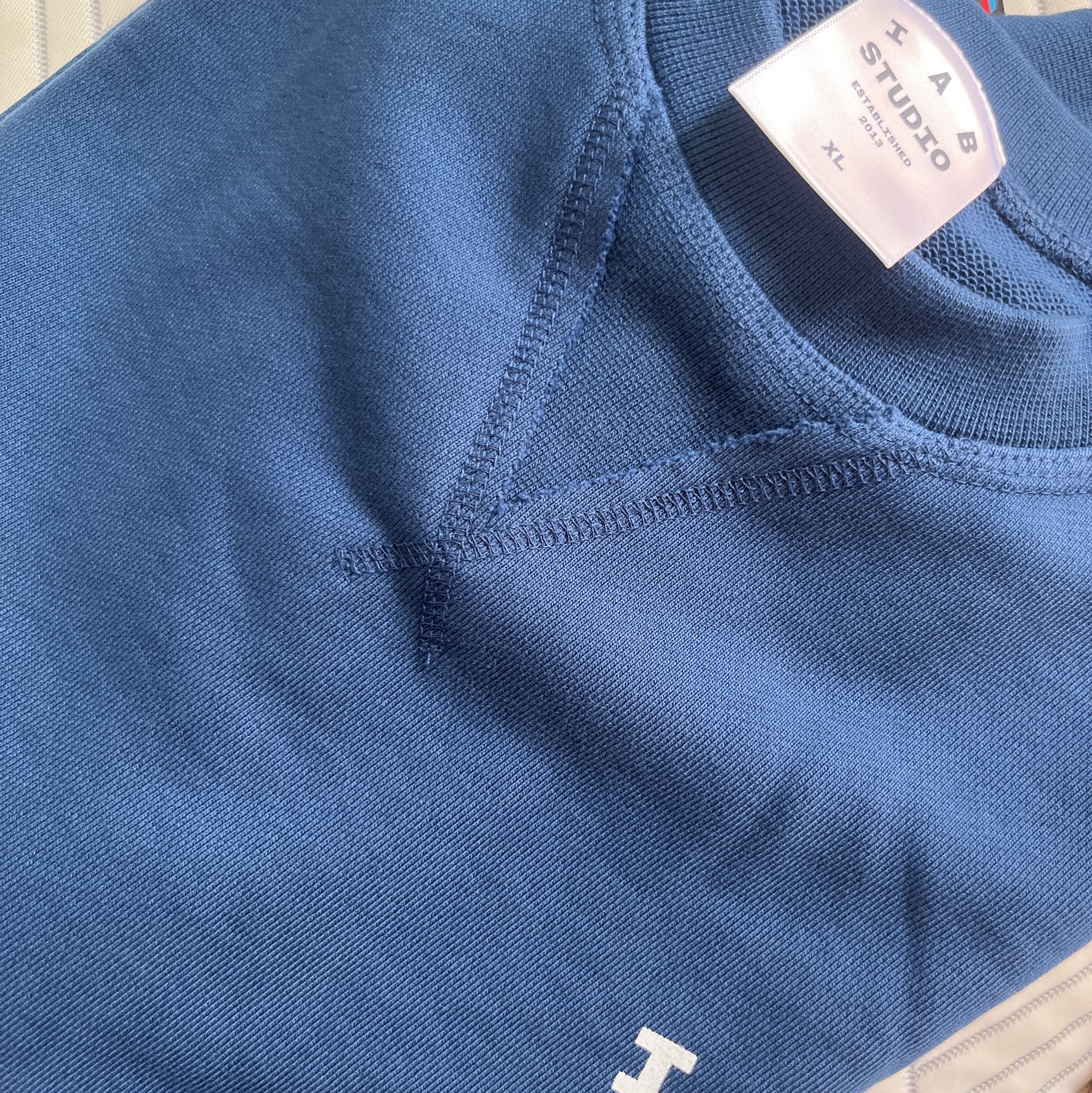 IAB Studio Heavy Short Sleeve Sweatshirt Navy - 23FW 착용 스타일