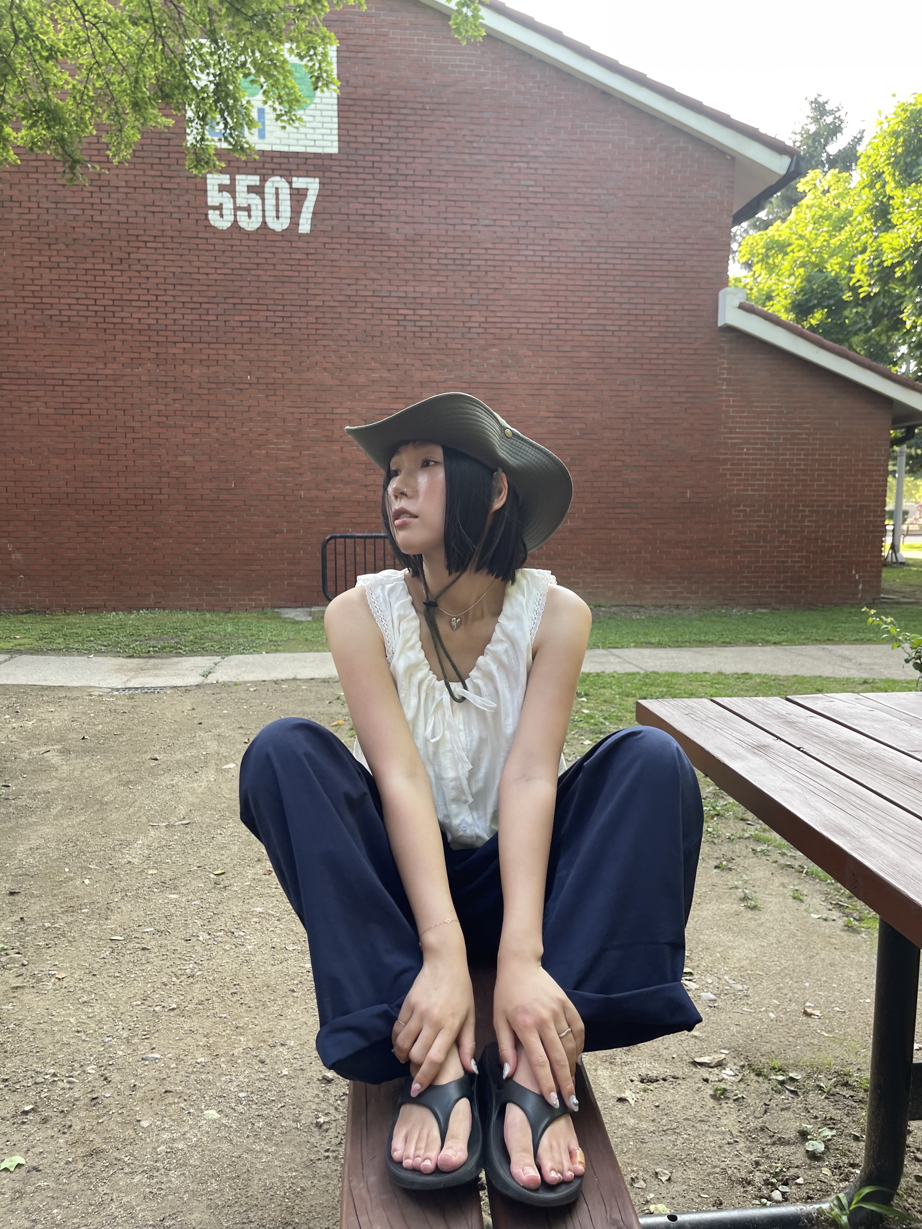 Oofos OOriginal Black 착용 스타일 - 1