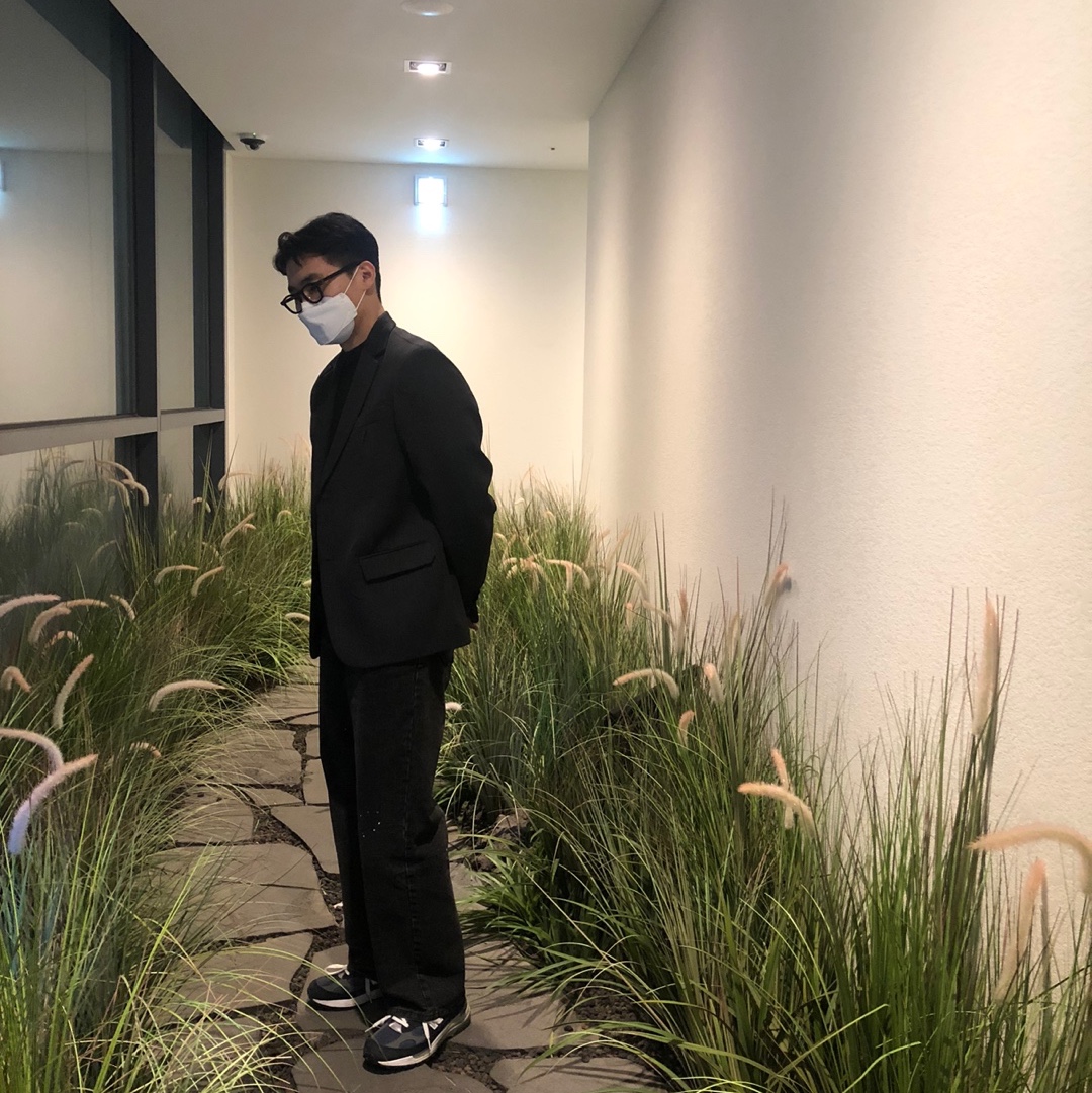 Zara x Ader Error Slit Jeans Black, New Balance 992 Made in USA Navy 착용 스타일
