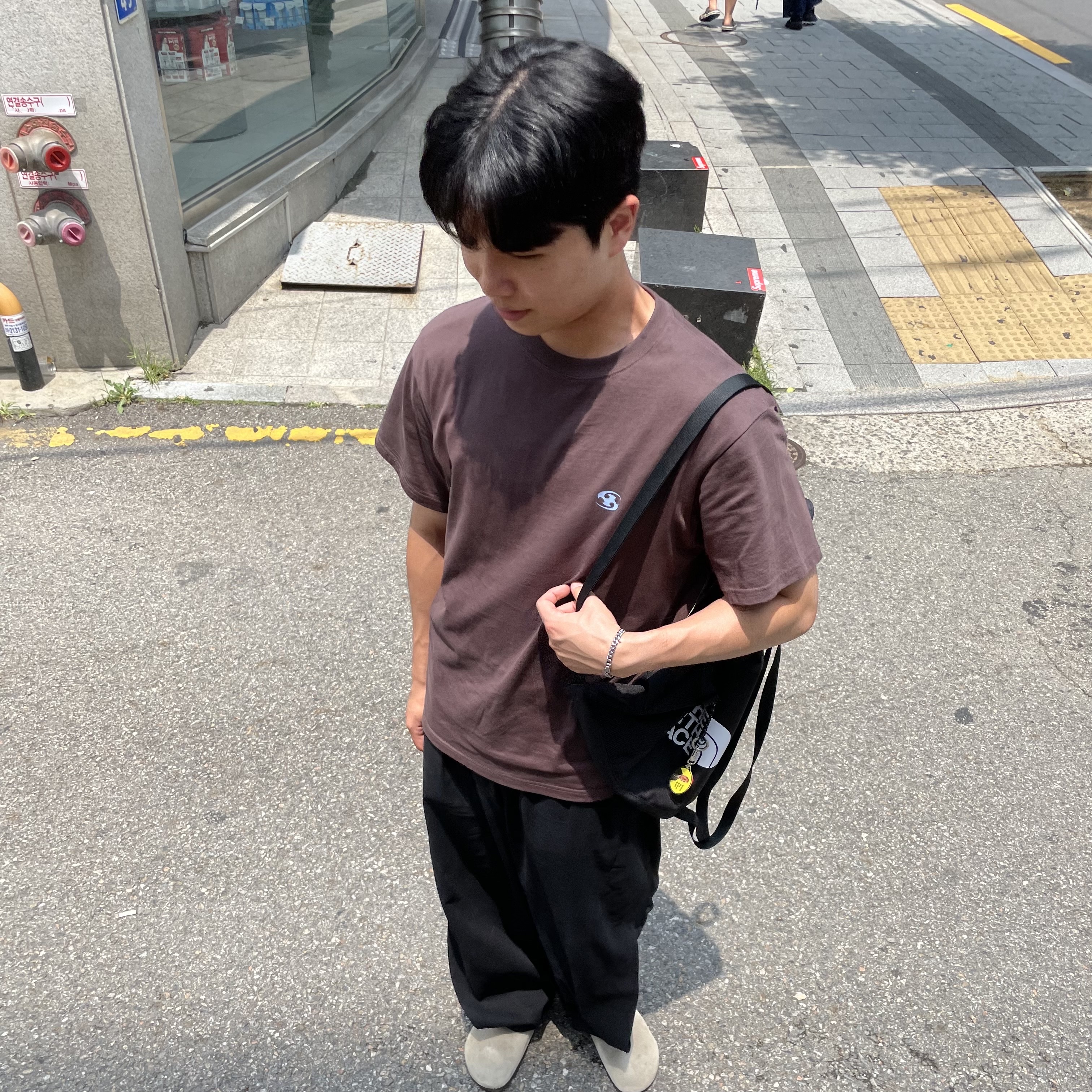 Sansan Gear Logo T-Shirt Brown - 23SS 착용 스타일