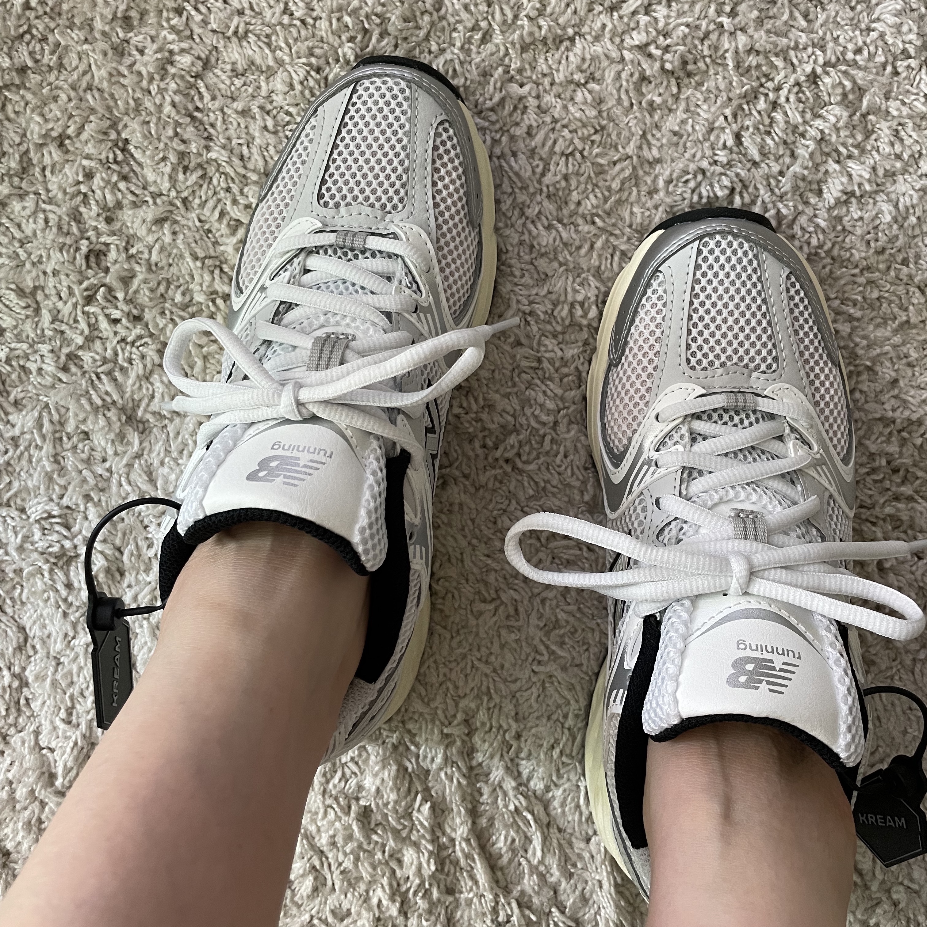 New Balance 530 Silver Cream 착용 스타일
