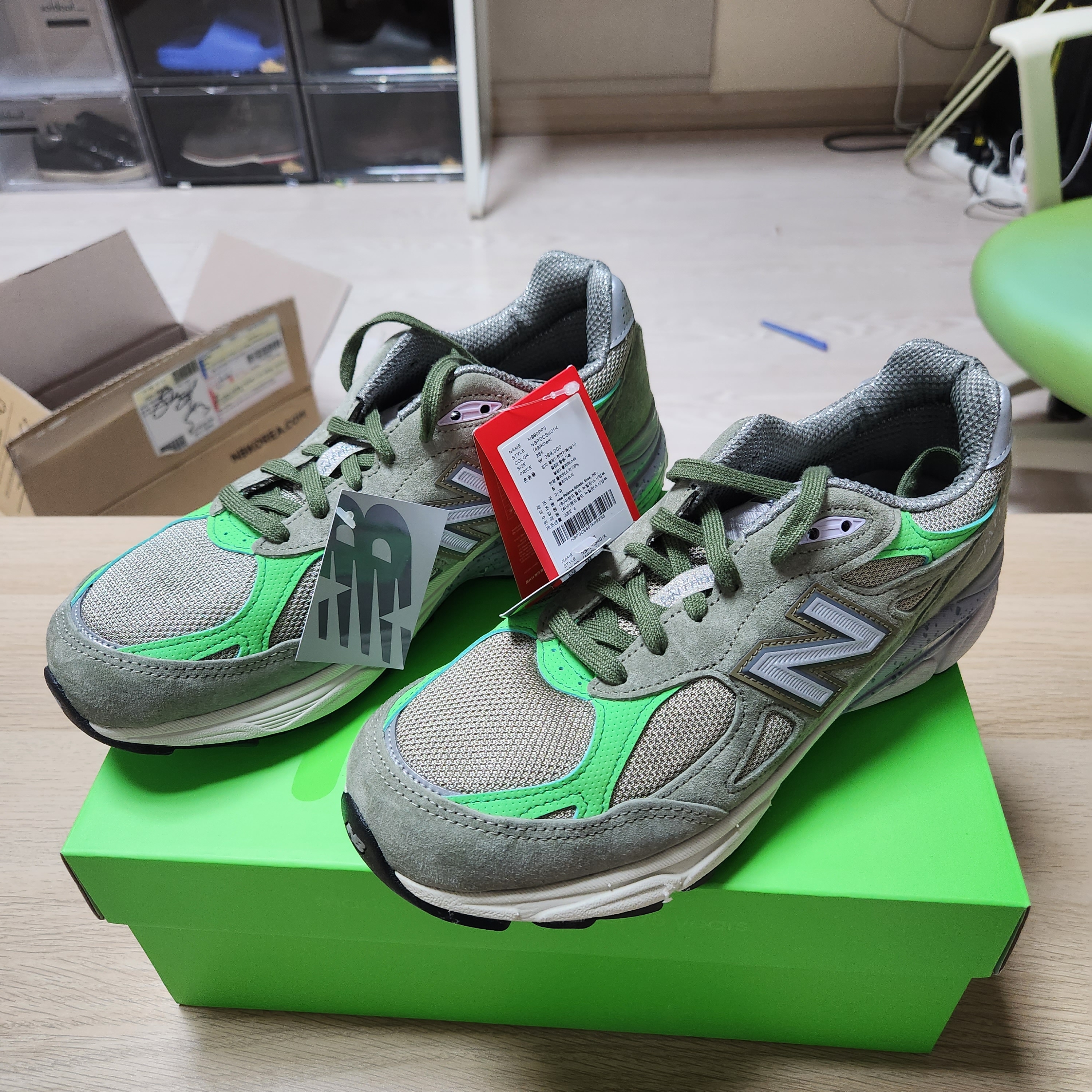 New Balance x Patta 990v3 Made in USA Olive 착용 스타일 - 1