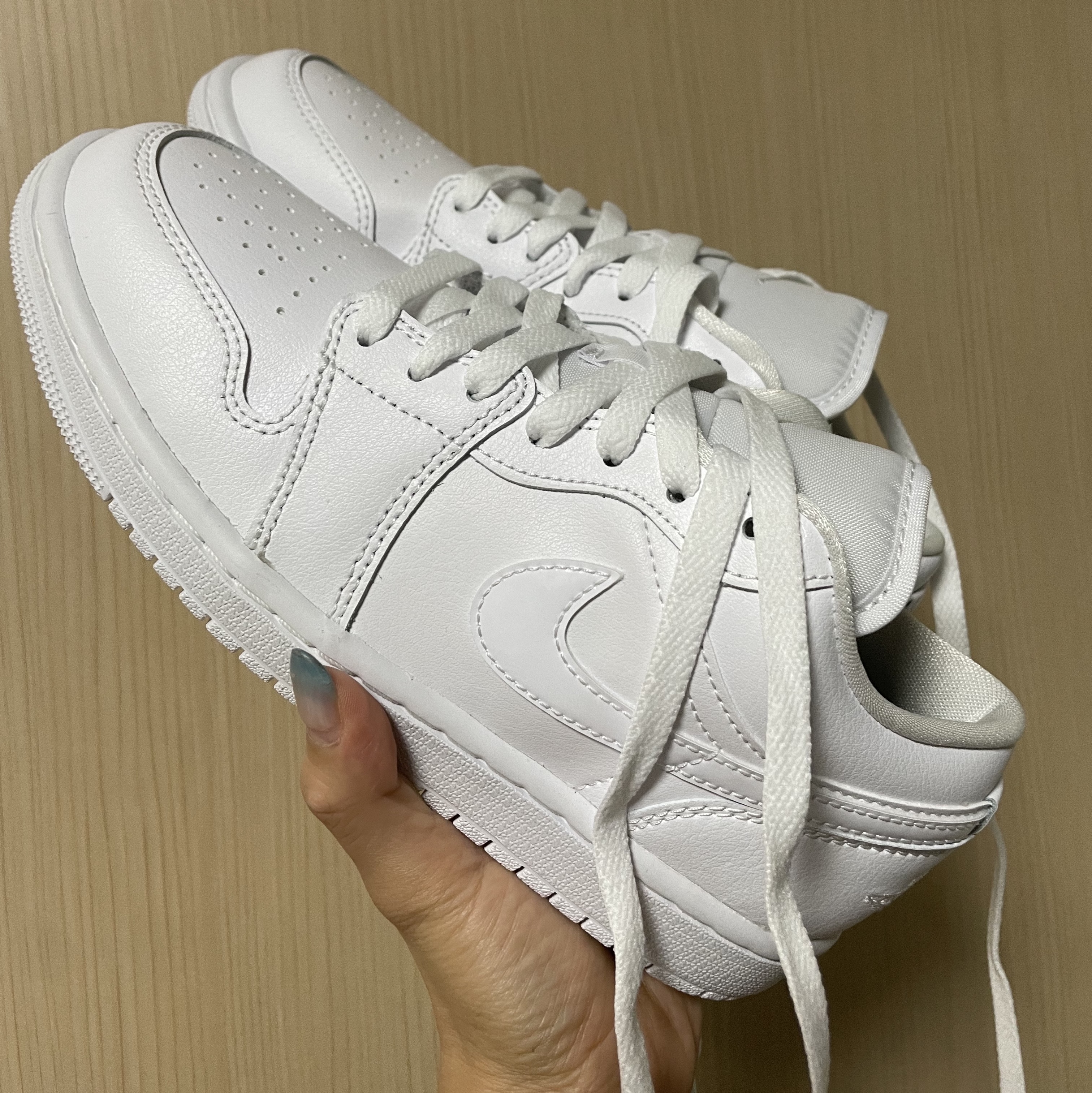 (W) Jordan 1 Low Triple White 2022 착용 스타일 - 2