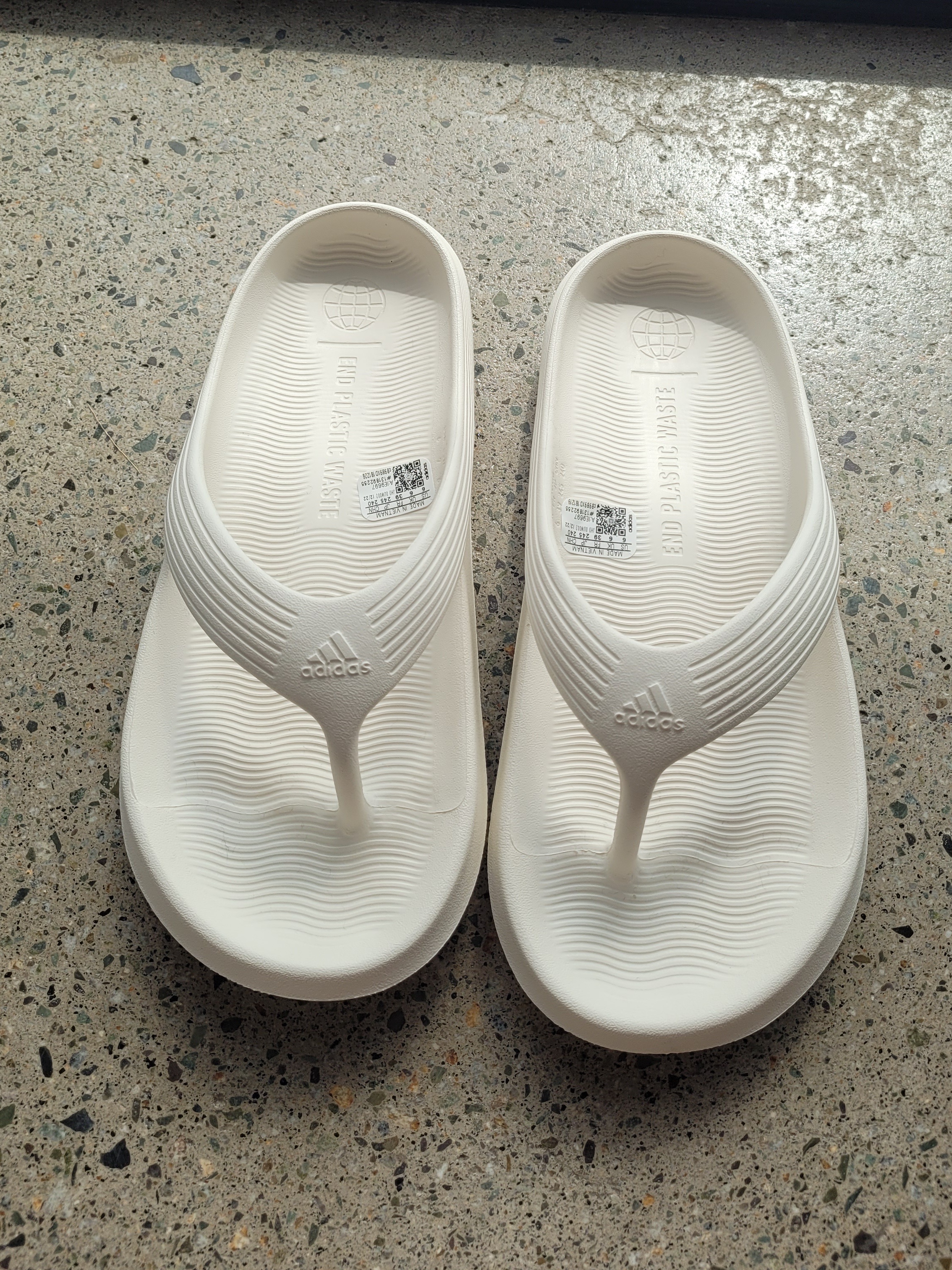 Adidas Adicane Flip-Flops Sand Strata 착용 스타일
