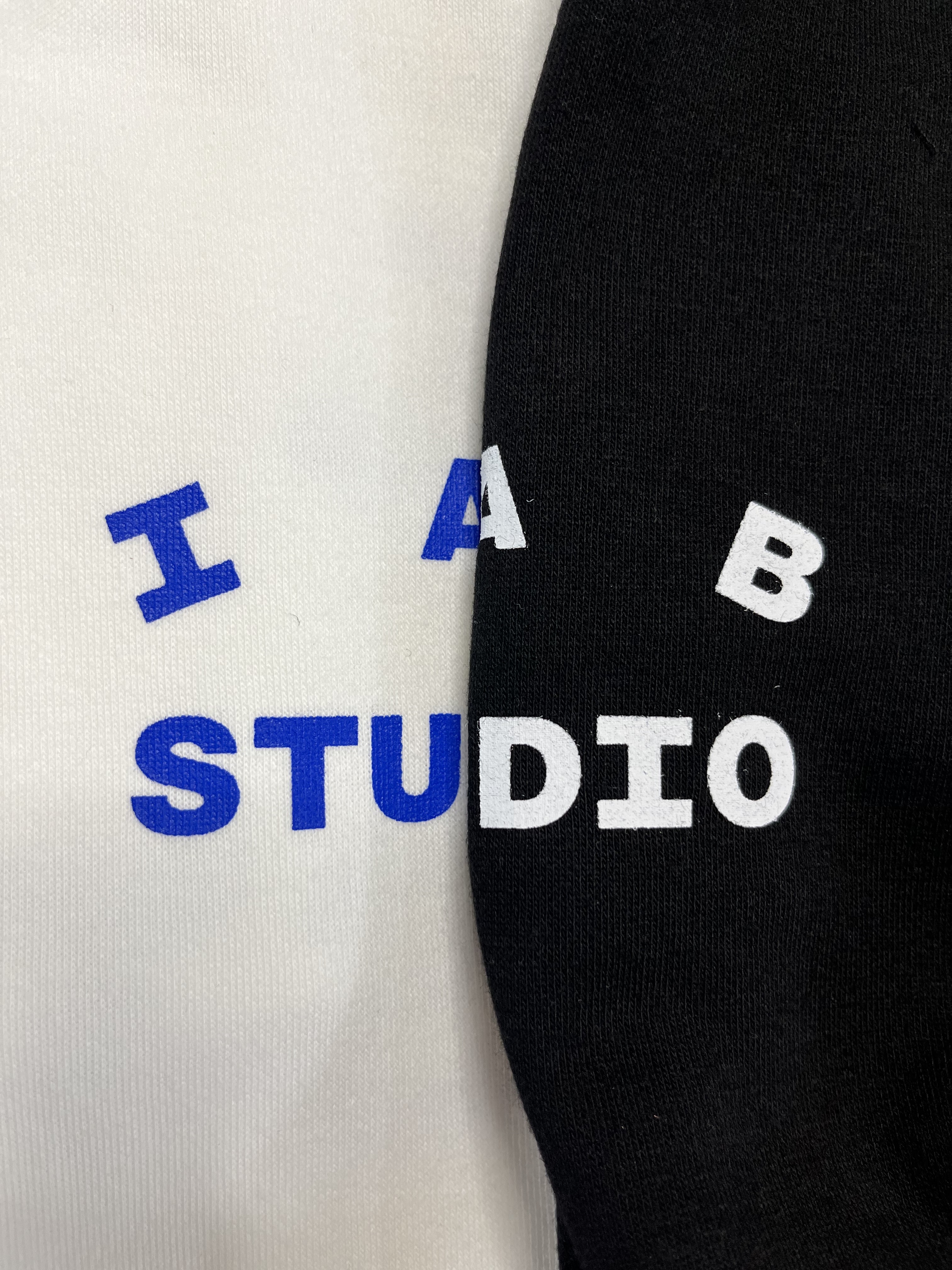 IAB Studio 10th Anniversary T-Shirts Pack White & Black (2 Pack) 착용 스타일 - 5