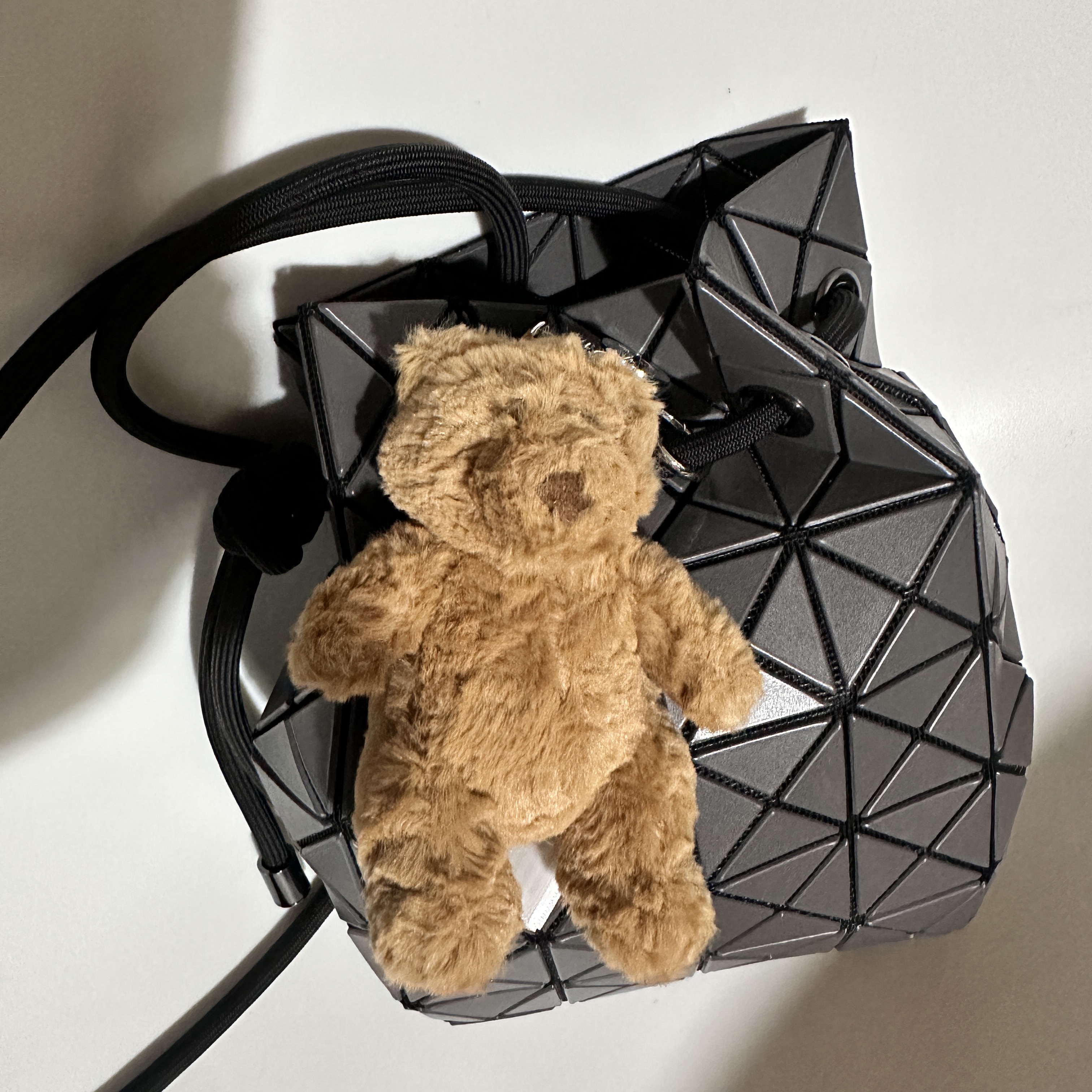 Jellycat Bartholomew Bear Bag Charm Brown 착용 스타일