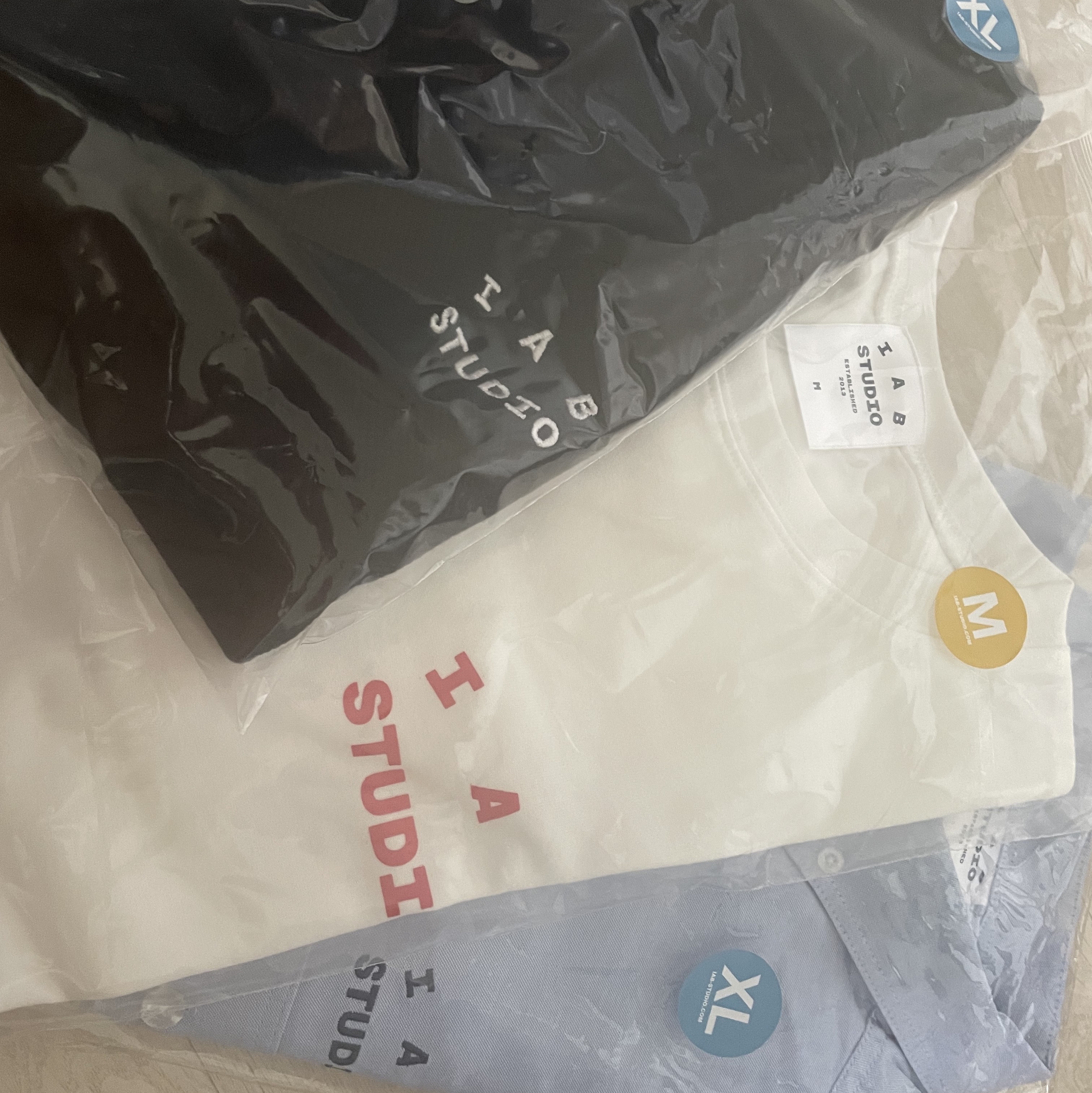 IAB Studio Woven Shorts Navy - The Hyundai Seoul Exclusive, IAB Studio 10th Anniversary T-Shirts Pack White & Black (2 Pack) 착용 스타일 - 5