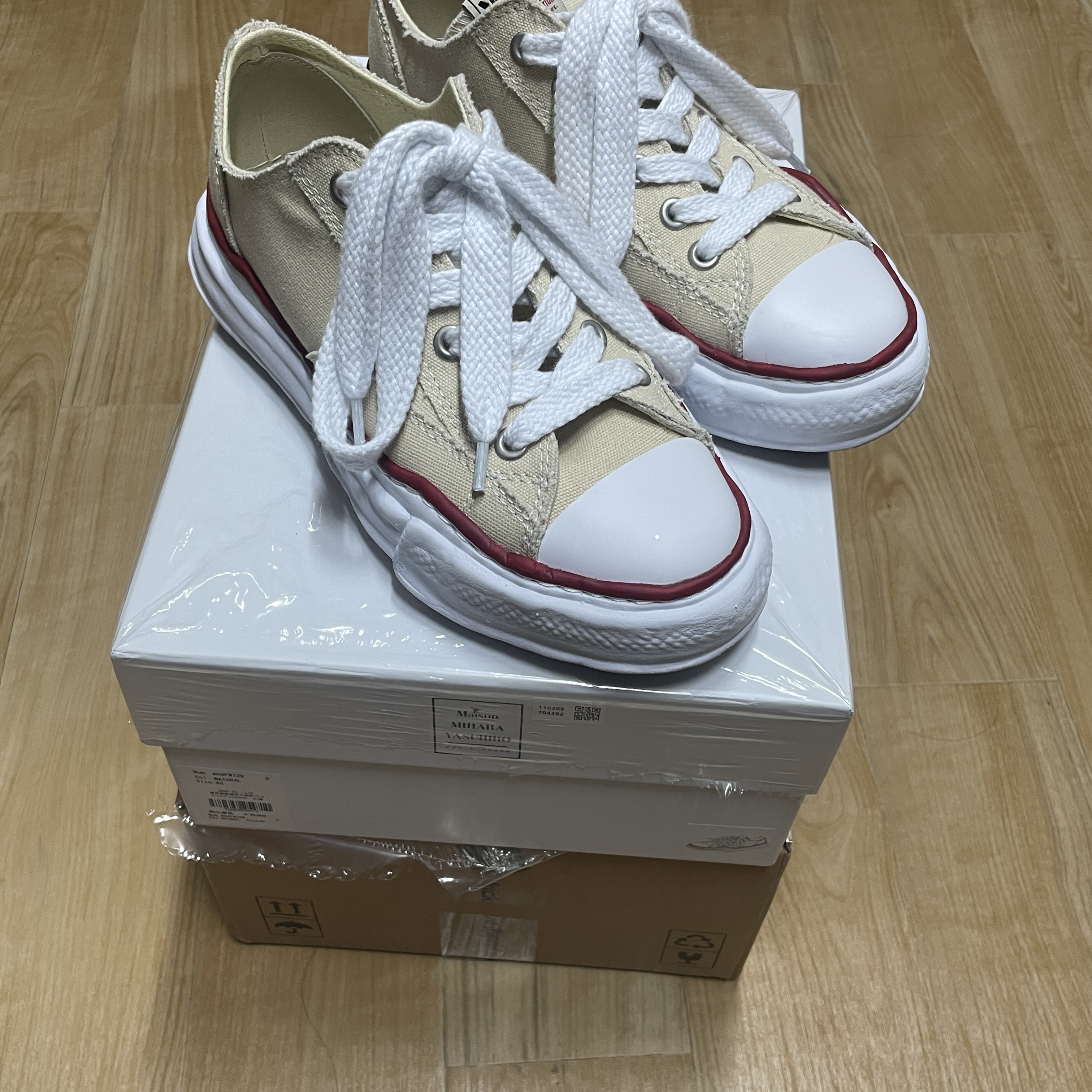 Maison Mihara Yasuhiro Peterson OG Sole Canvas Low-top Sneakers Natural 착용 스타일 - 2