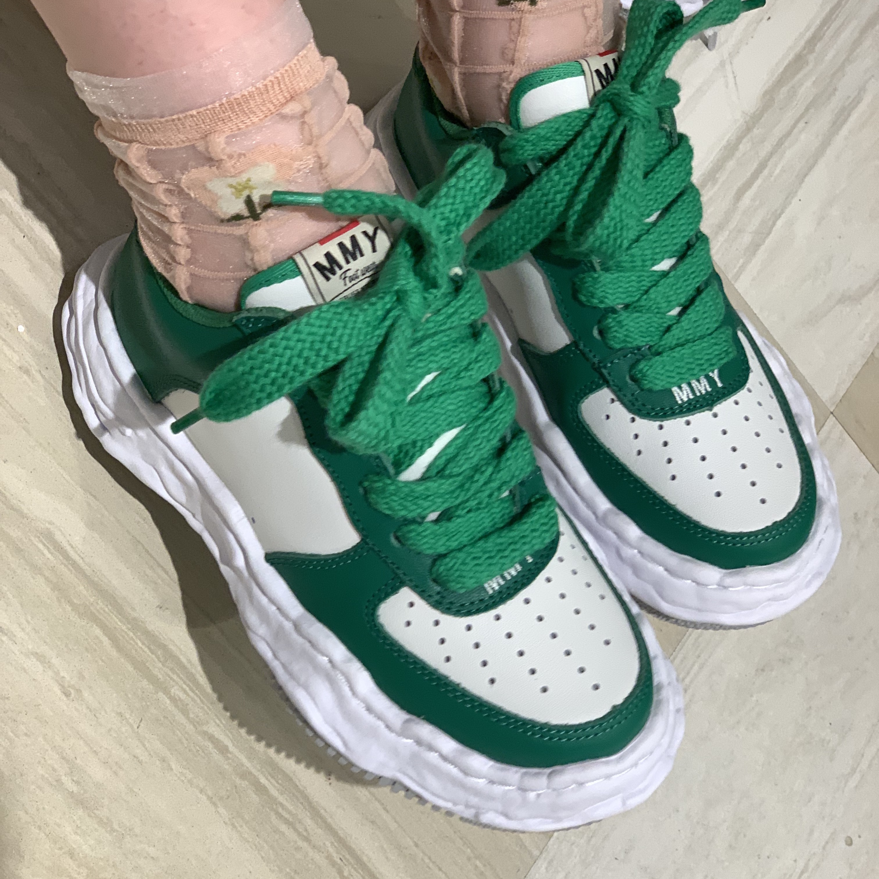 Maison Mihara Yasuhiro Wayne OG Sole Leather Low-top Sneakers Green White 착용 스타일