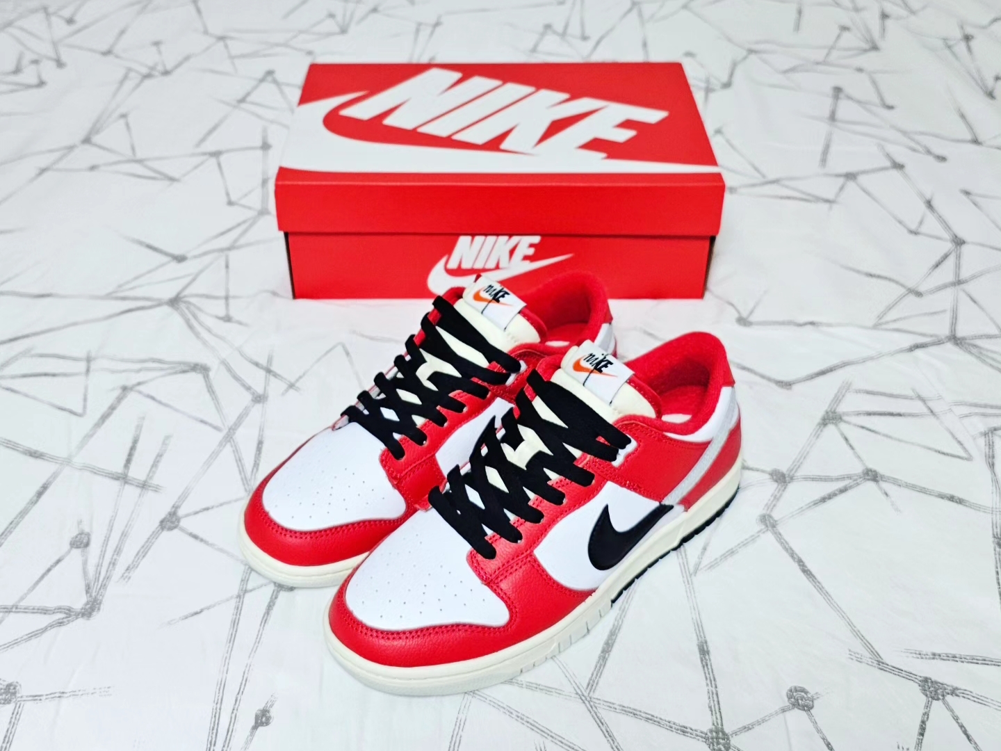 Nike Dunk Low Retro PRM University Red Black 착용 스타일 - 1