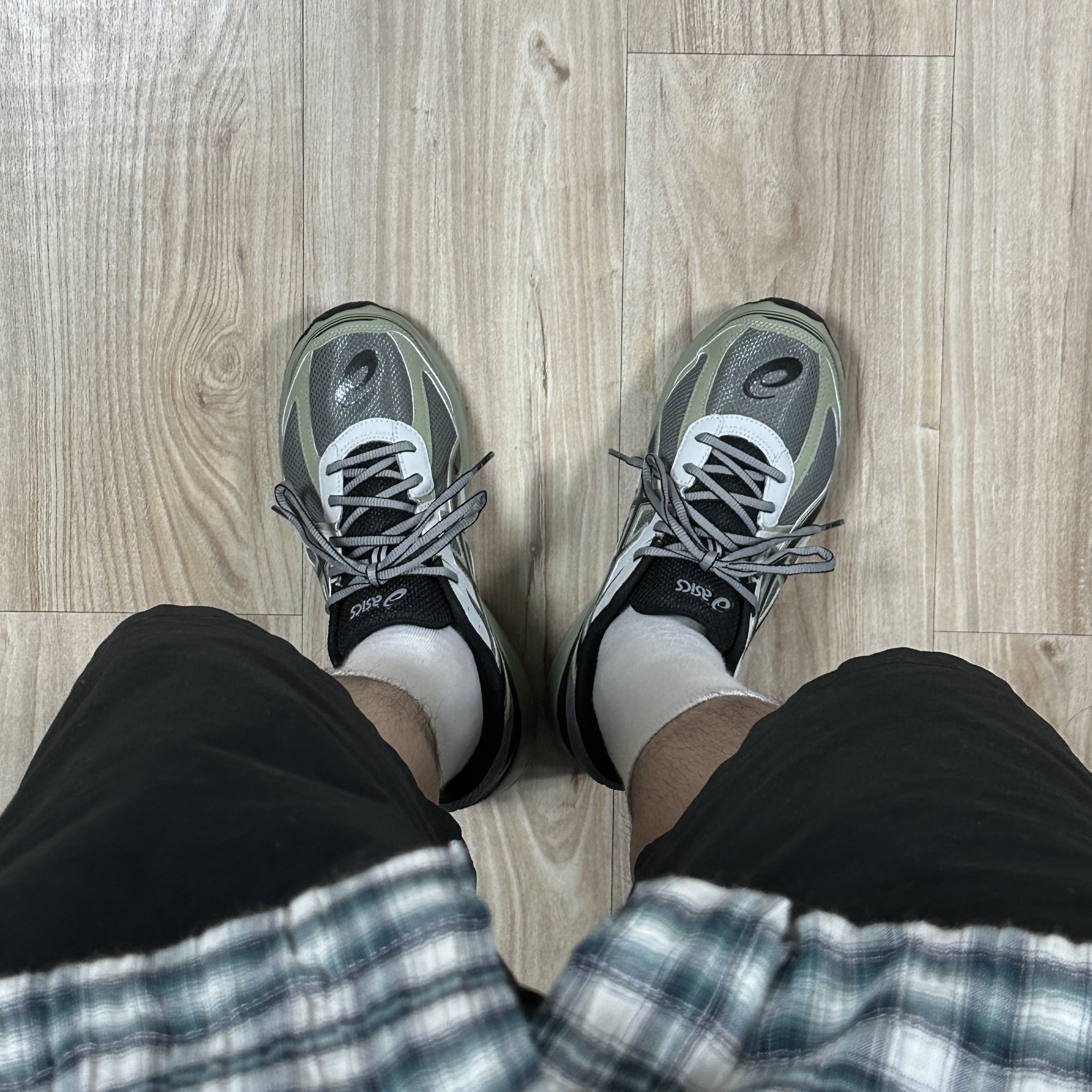 Asics Jog 100 S Sheet Rock - 2E Wide 착용 스타일 - 3