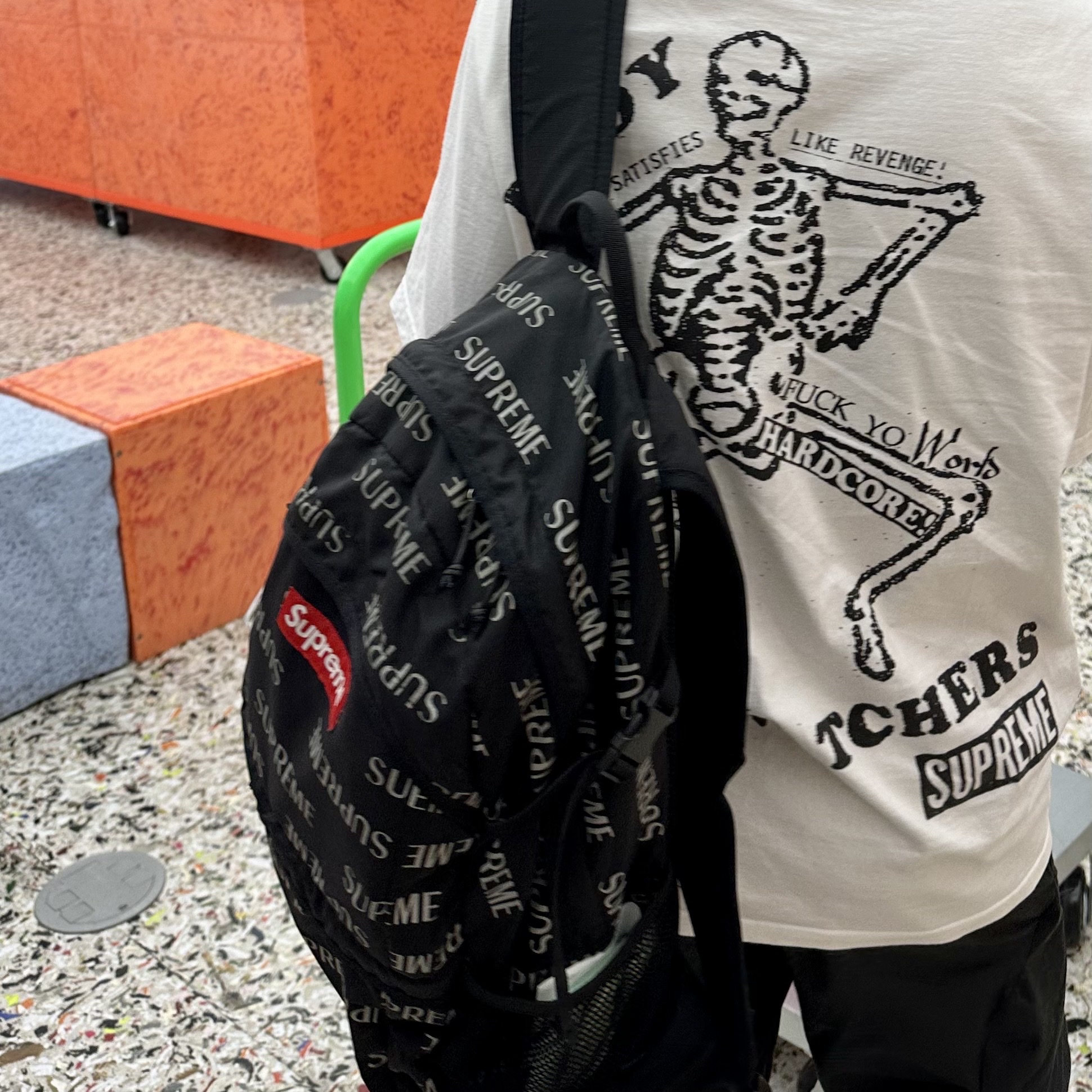 Supreme Body Snatchers T-Shirt White - 23SS 착용 스타일