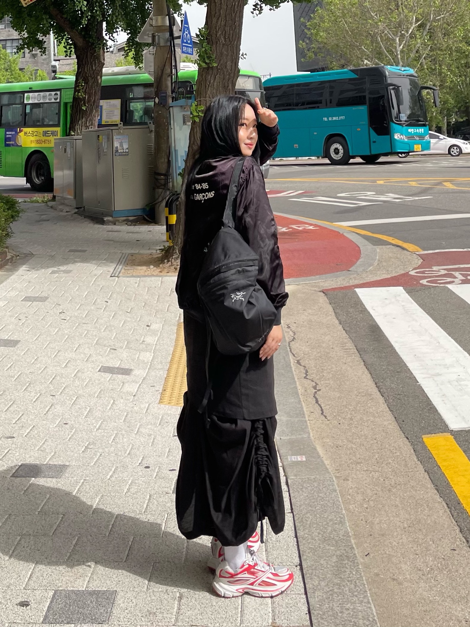 Arc'teryx Heliad 15 Backpack Black, Reebok x Kanghyuk Premier Road Modern White Red  착용 스타일 - 3
