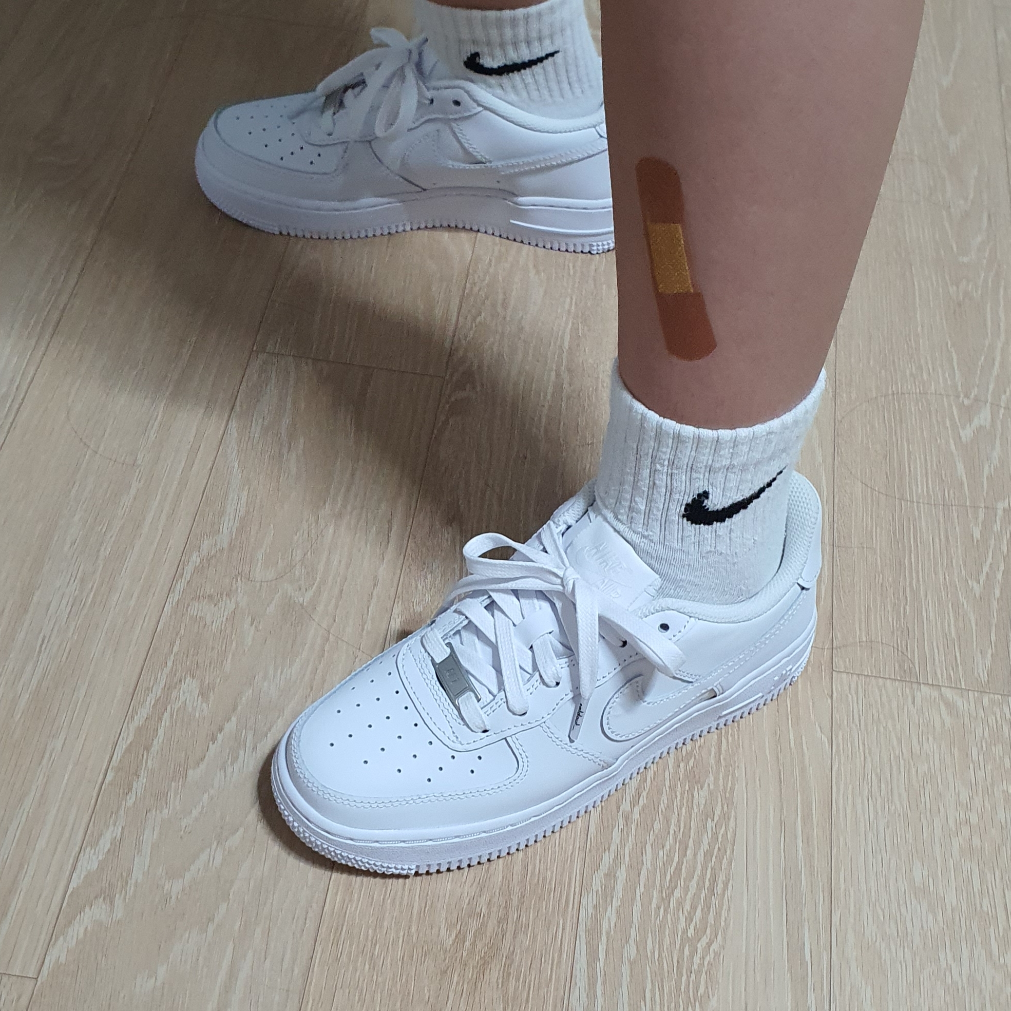 (GS) Nike Air Force 1 LE White 착용 스타일
