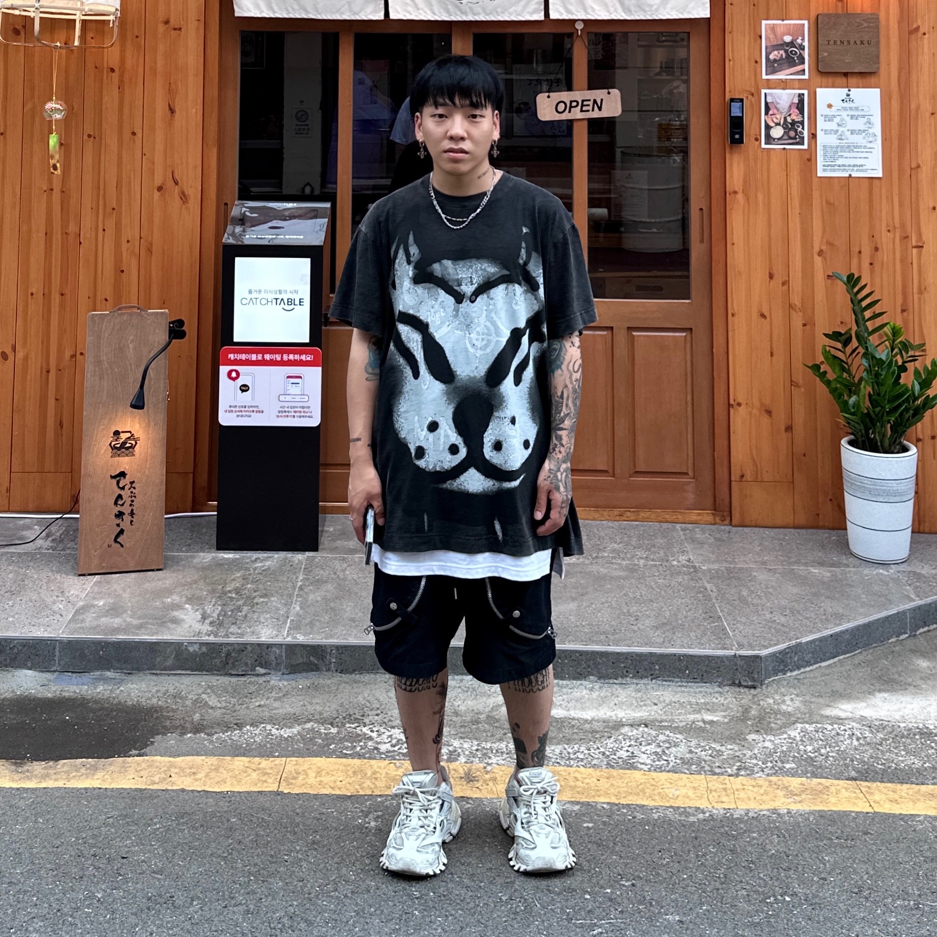 Balenciaga Track.2 Sneakers White 착용 스타일 - 1