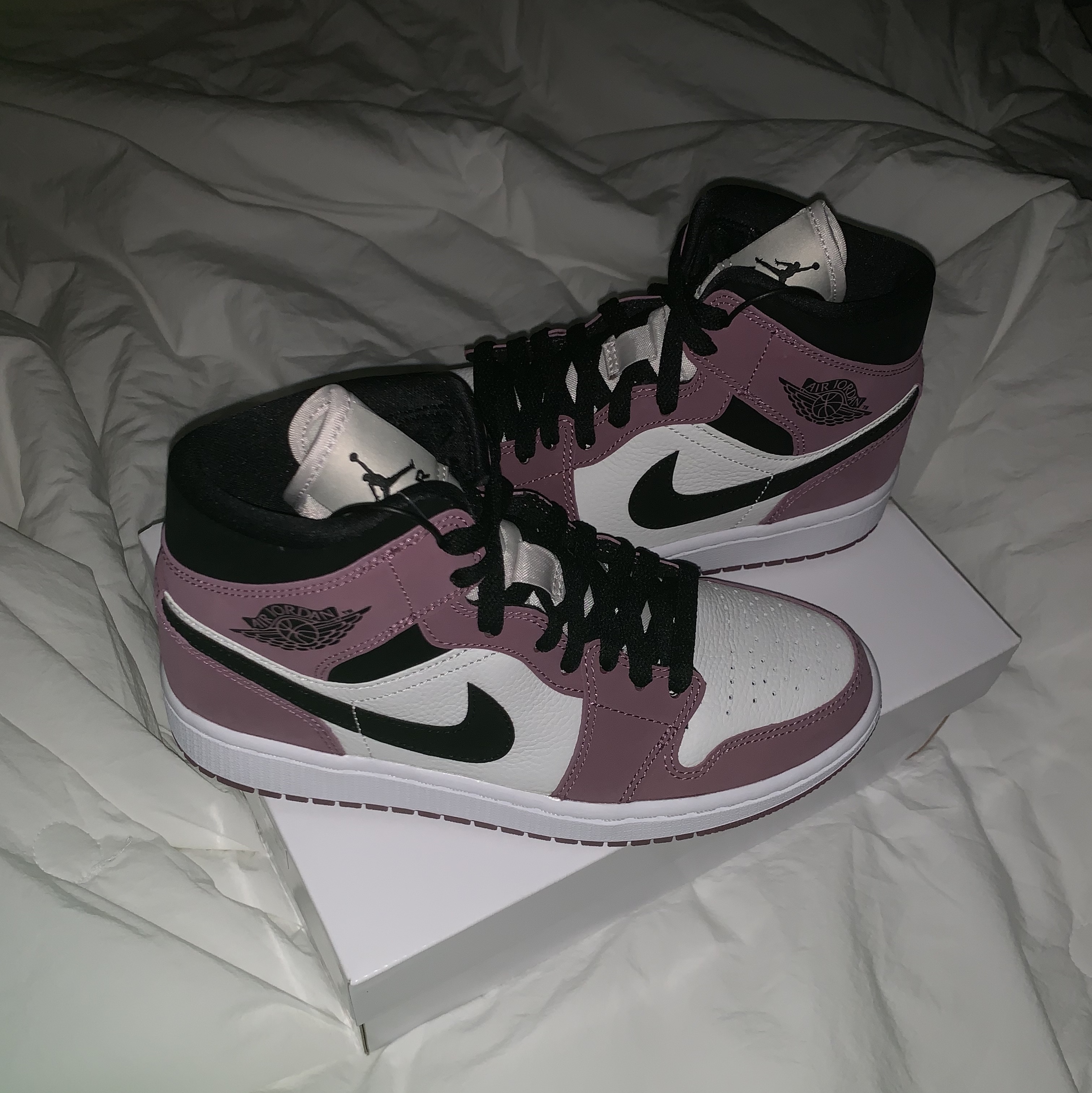 (W) Jordan 1 Mid SE Light Mulberry 착용 스타일 - 2