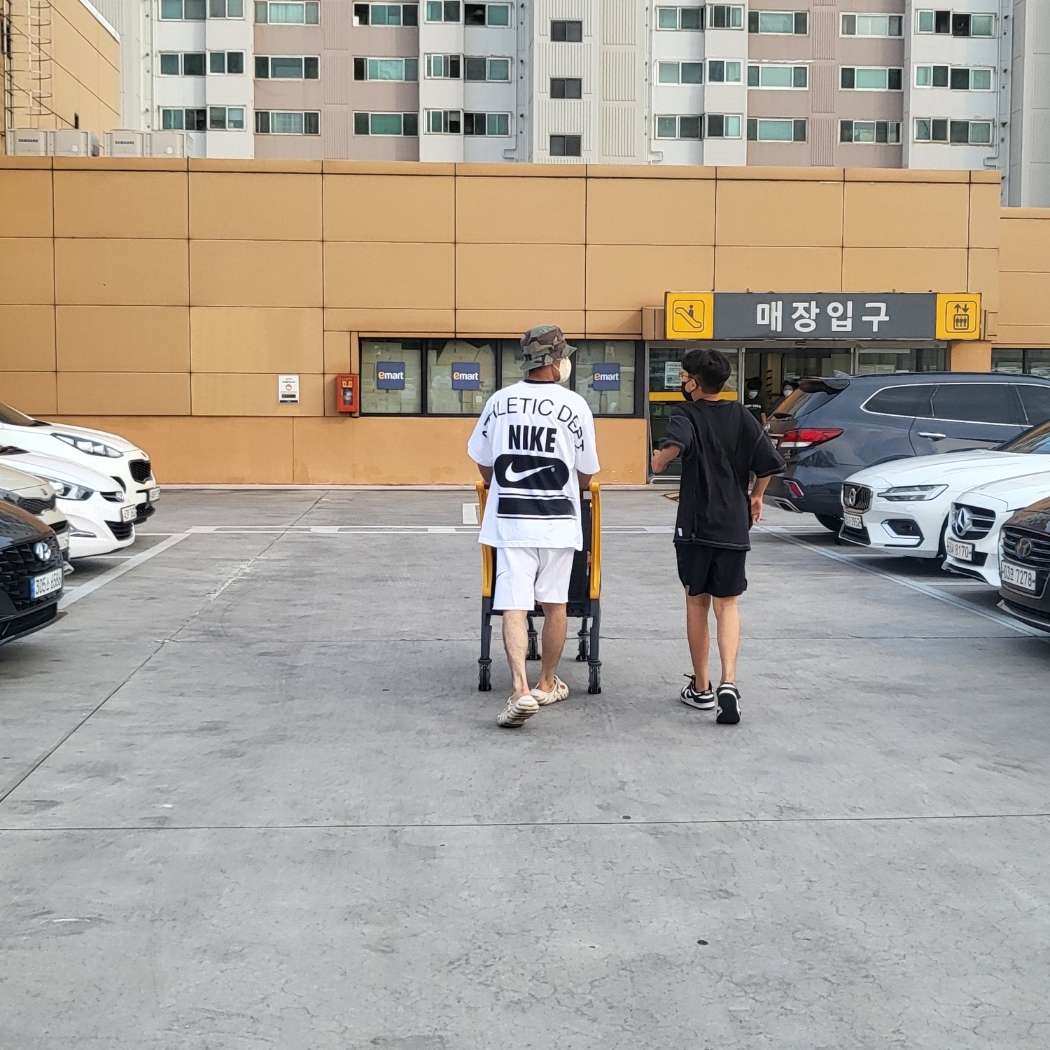Nike NRG Massive DEPT T-Shirt White - Asia, Crocs Echo Clog Stucco 착용 스타일 - 1