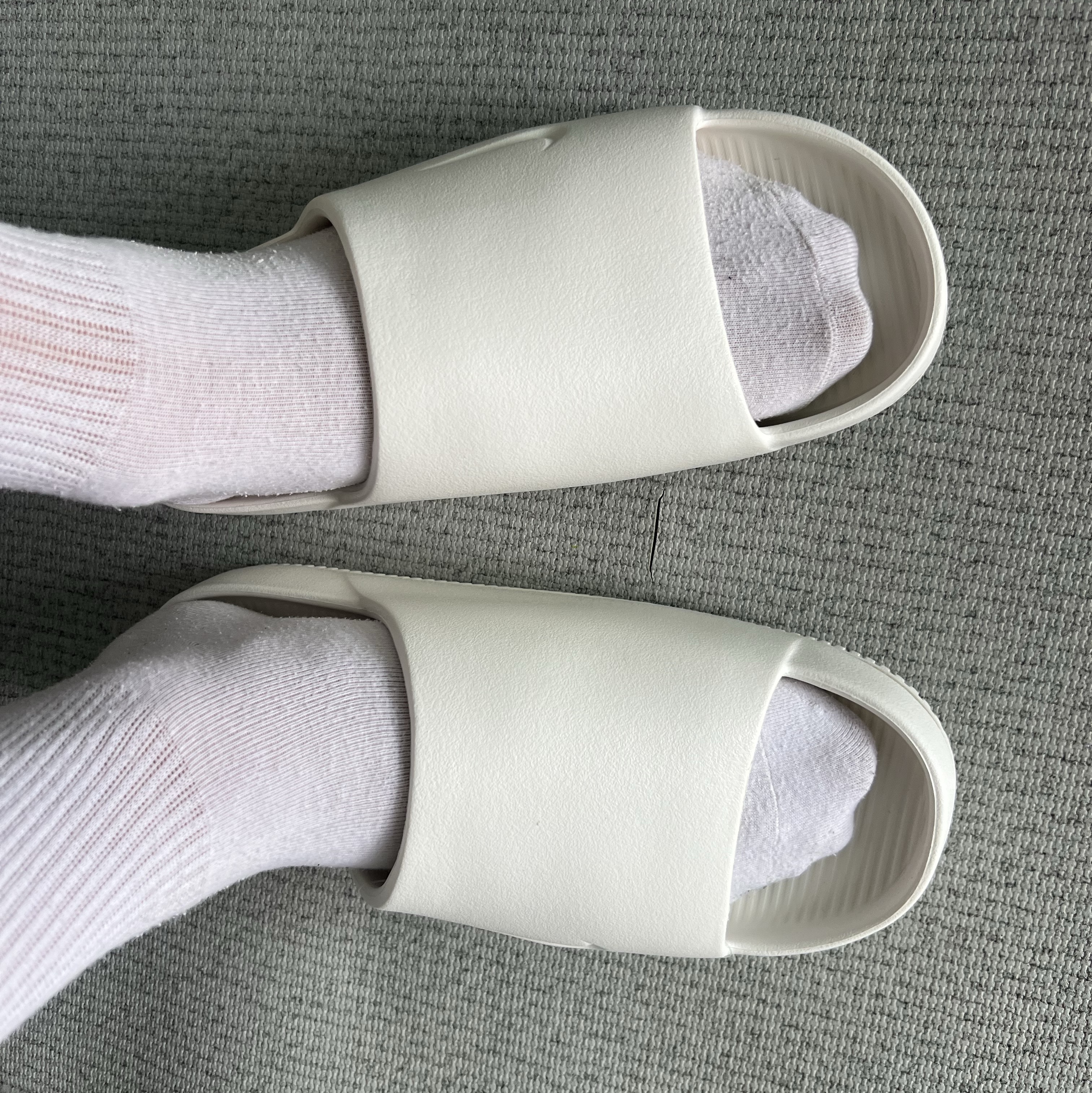 Nike Calm Slide Sail 착용 스타일
