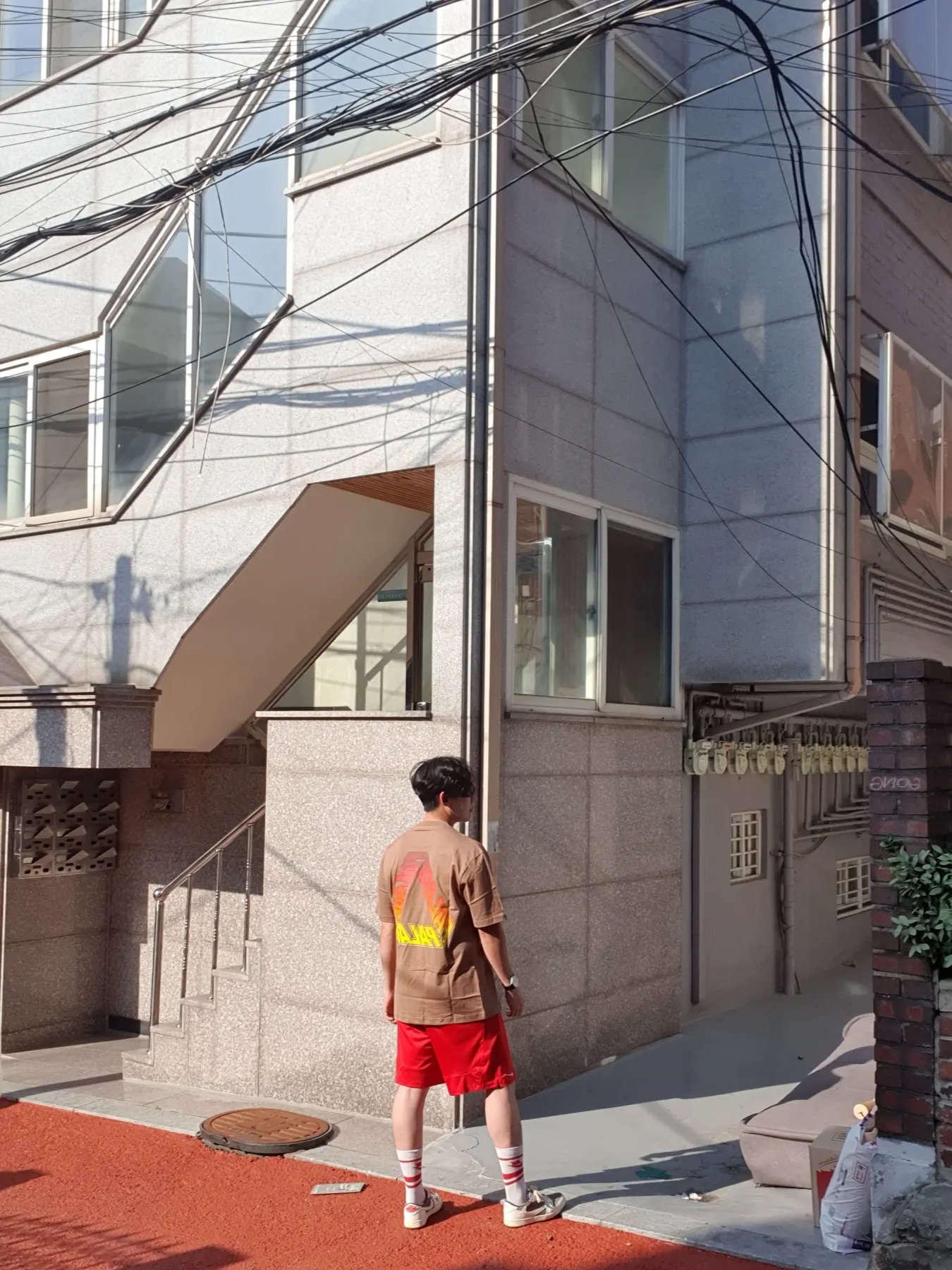 Palace Spectrum P3 T-Shirt Mocha - 23SS, Jordan 1 x Travis Scott Retro Low OG SP Sail and Ridgerock 착용 스타일 - 1