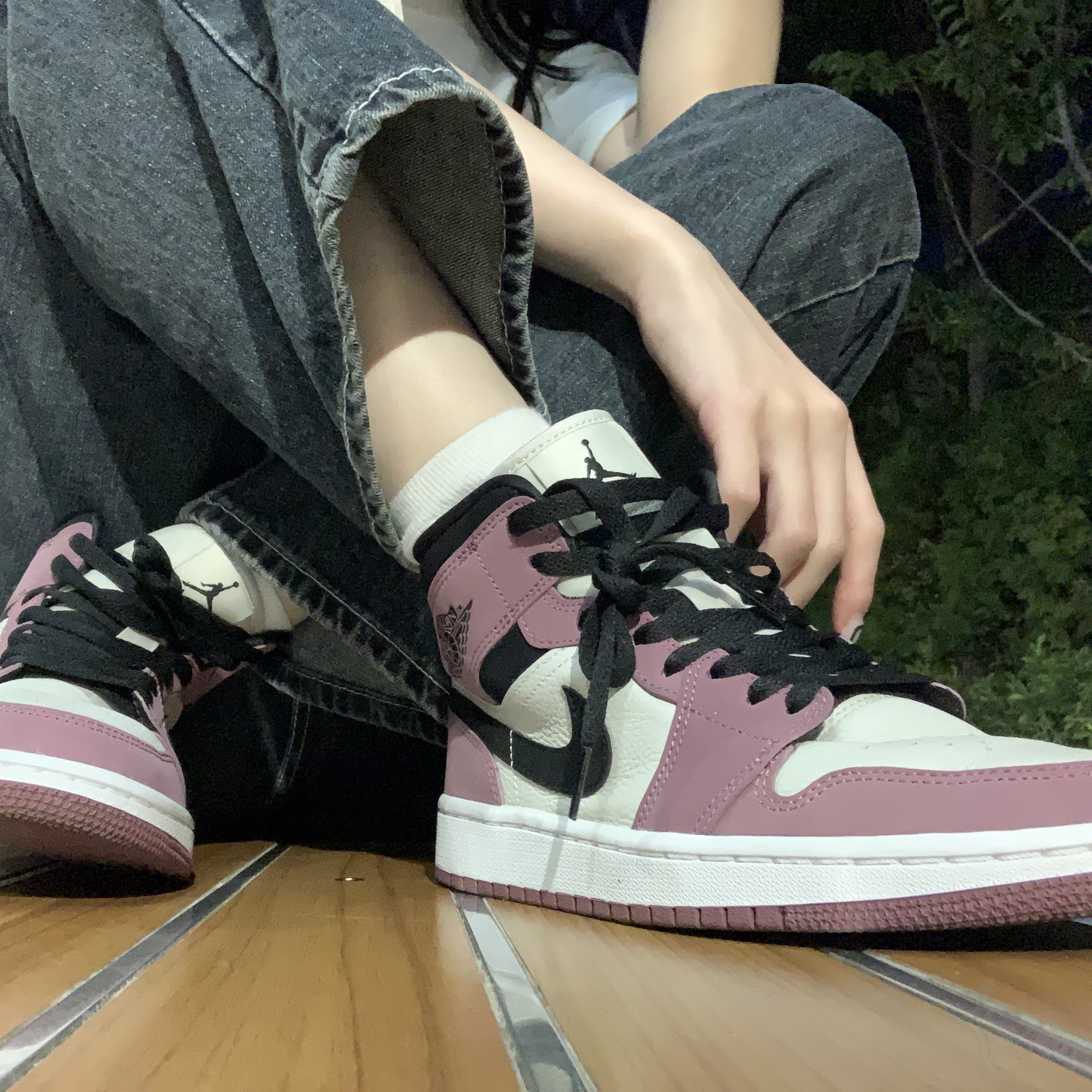 (W) Jordan 1 Mid SE Light Mulberry 착용 스타일 - 1