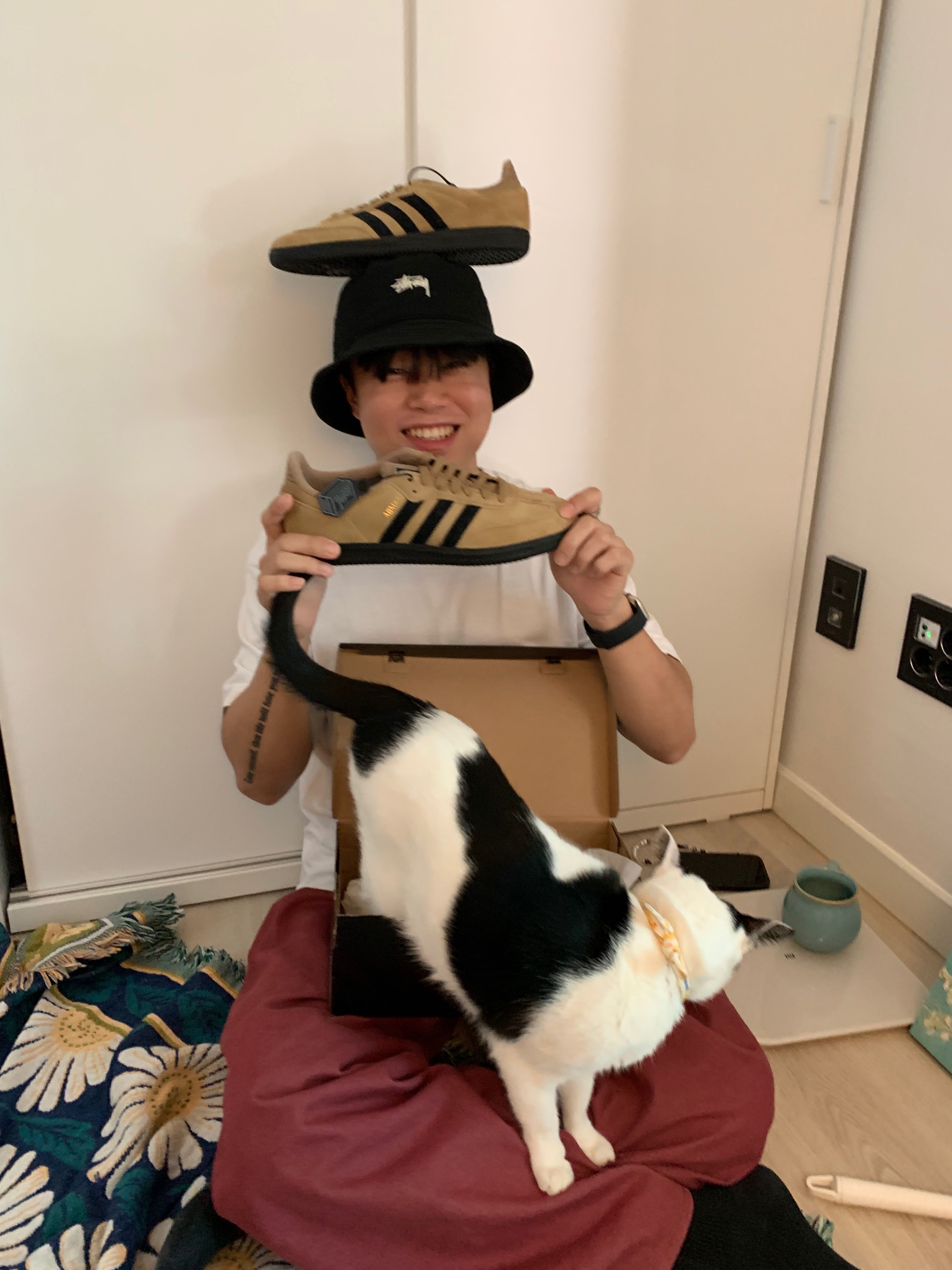 Adidas Samba ADV Cardboard, Stussy Stock Bucket Hat Black 착용 스타일
