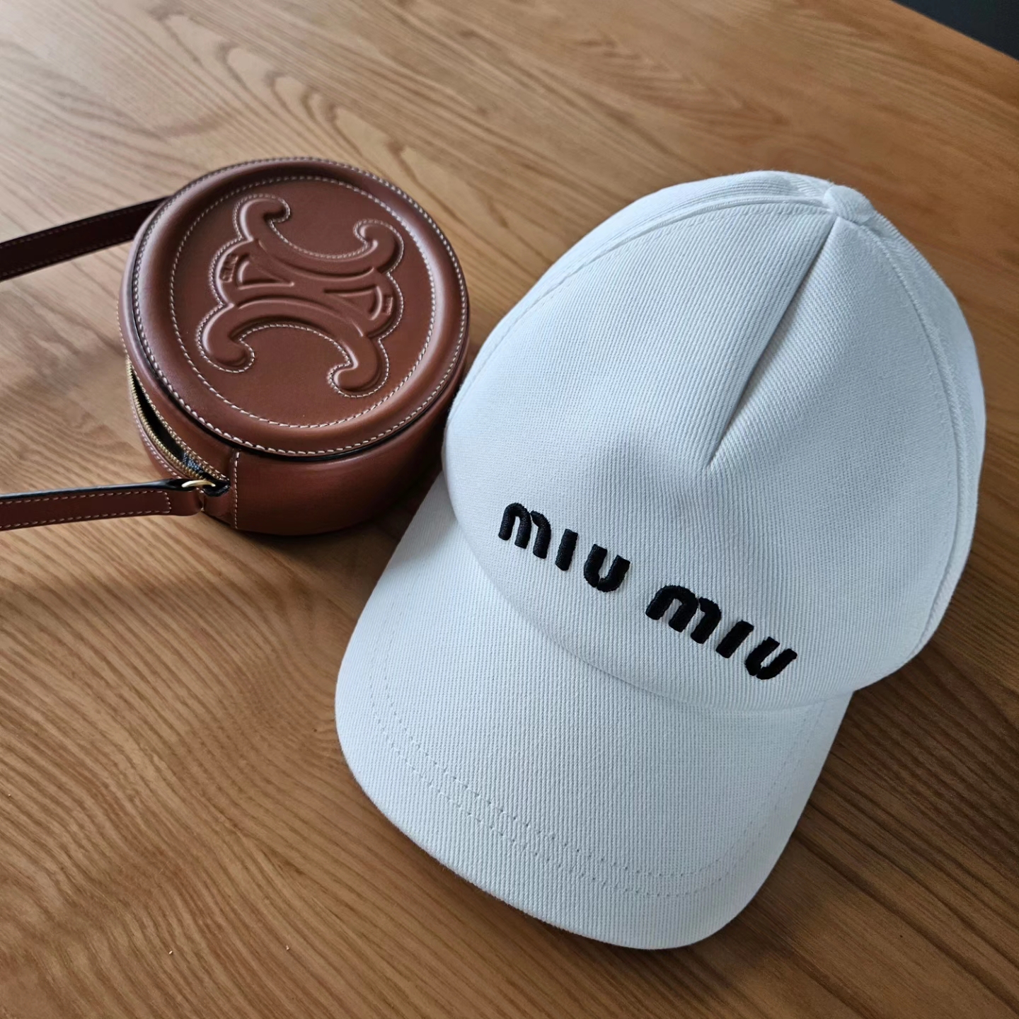 (W) Miu Miu Drill Baseball Cap White Black, Celine Crossbody Oval Purse Cuir Triomphe in Smooth Calfskin Olive 착용 스타일