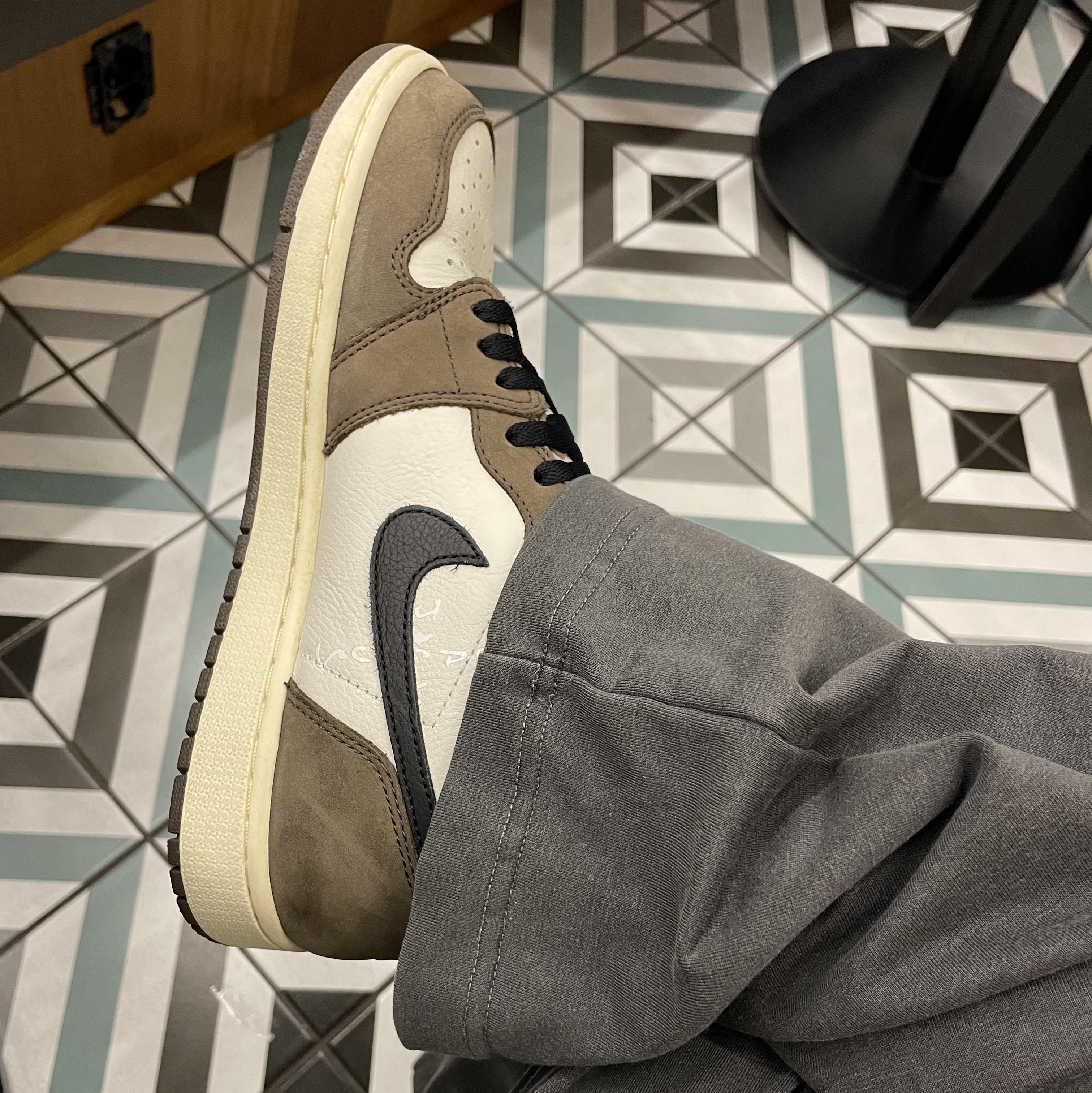 Jordan 1 x Travis Scott Retro High OG SP Mocha 착용 스타일