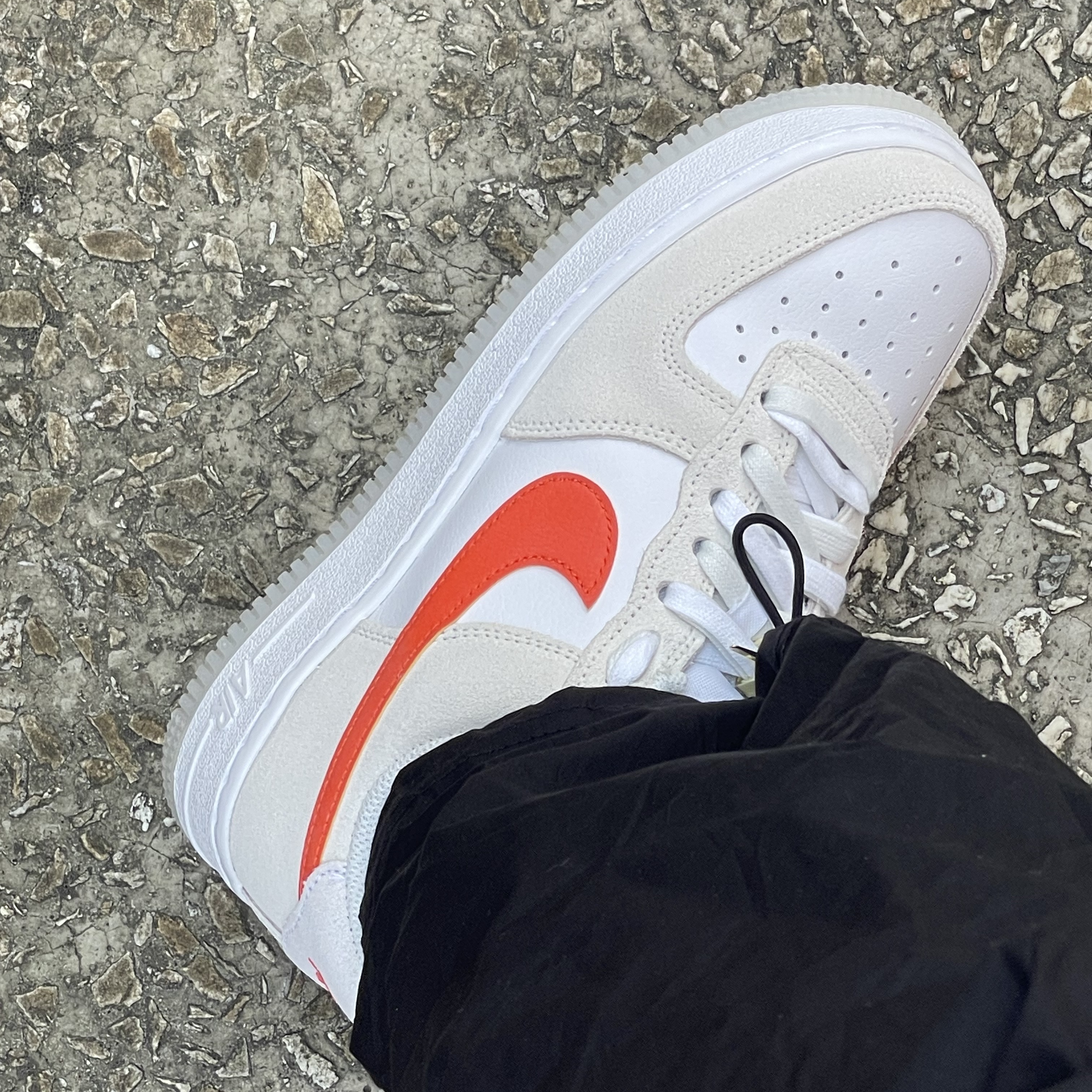 (W) Nike Air Force 1 '07 SE First Use Orange Sail 착용 스타일