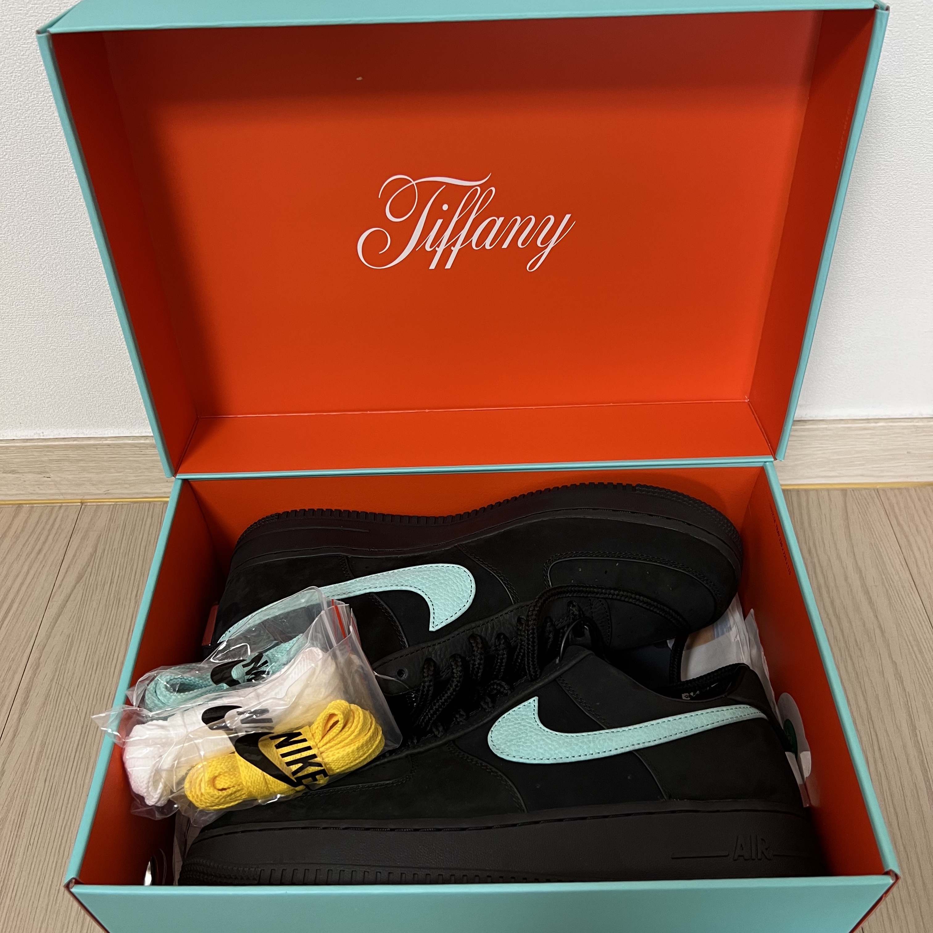 Nike x Tiffany & Co. Air Force 1 Low SP 1837 착용 스타일 - 1