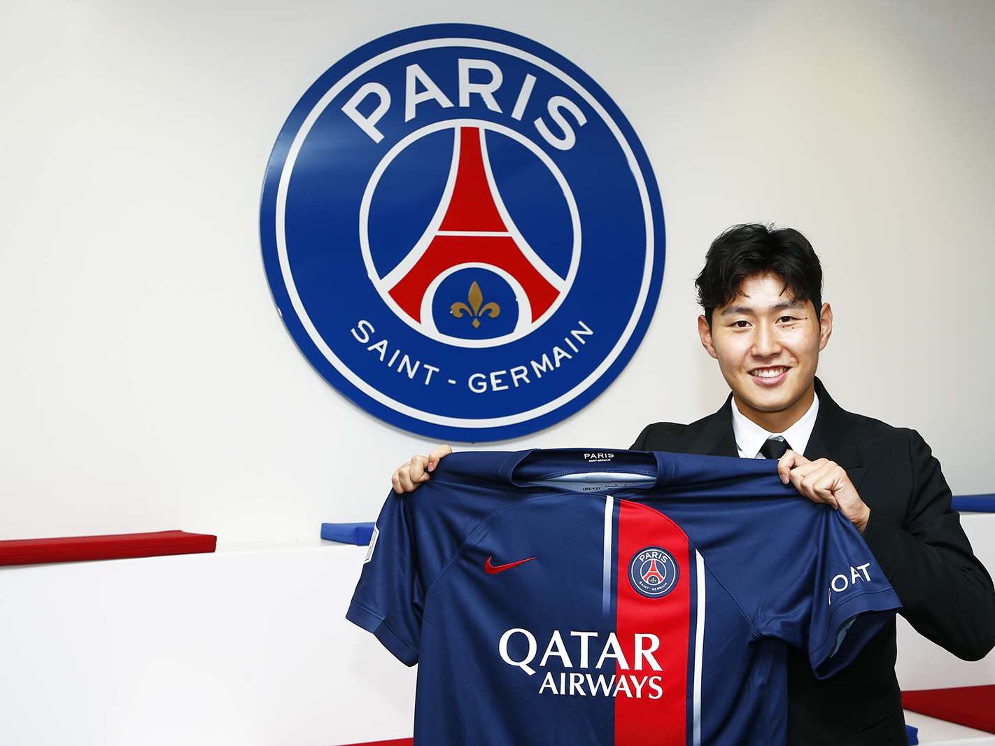 Nike Paris Saint-Germain 2023/24 Dri-Fit Stadium Home Jersey Midnight Navy (Non Marking Ver.) 착용 스타일 - 3