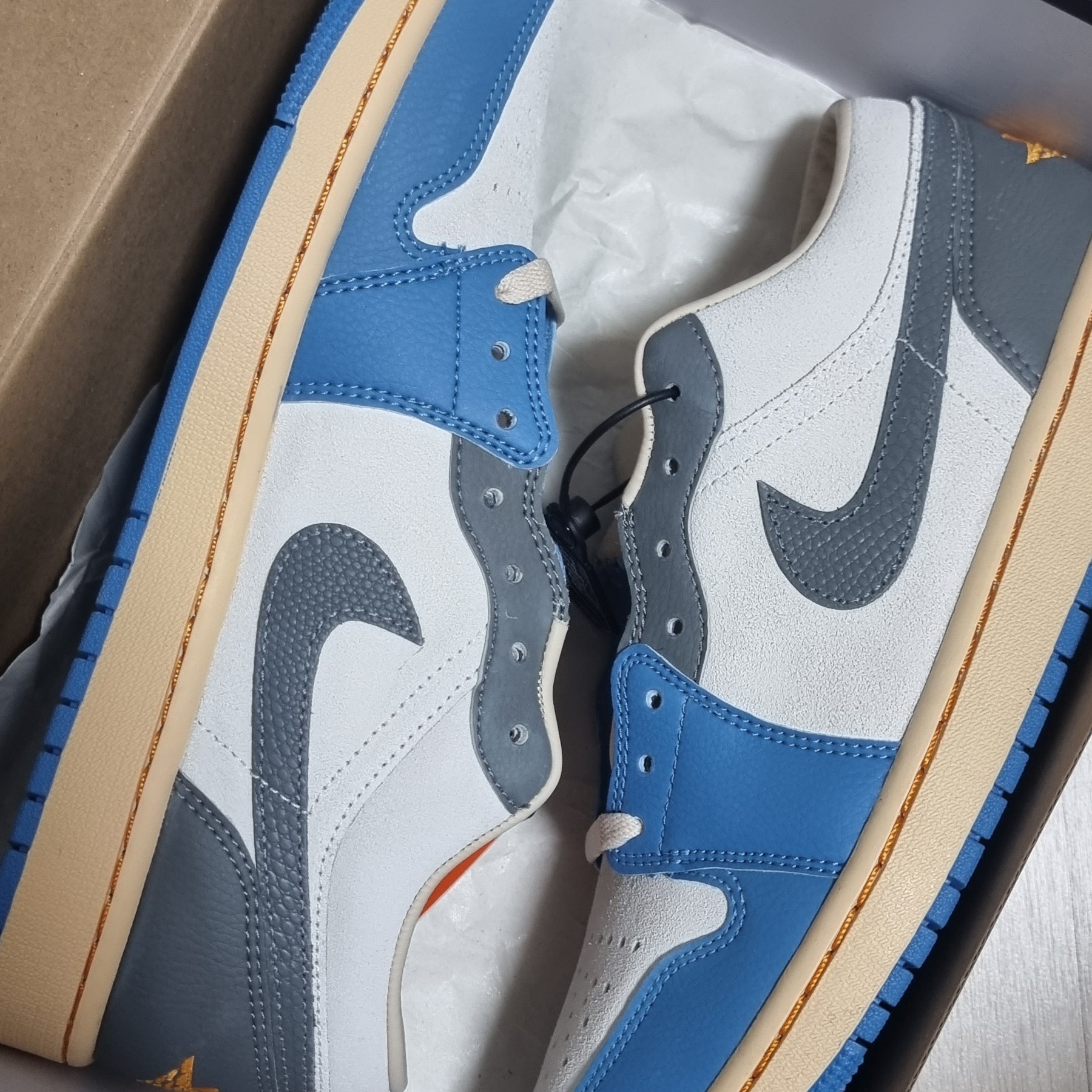 Jordan 1 Low SE Tokyo 96 착용 스타일 - 1