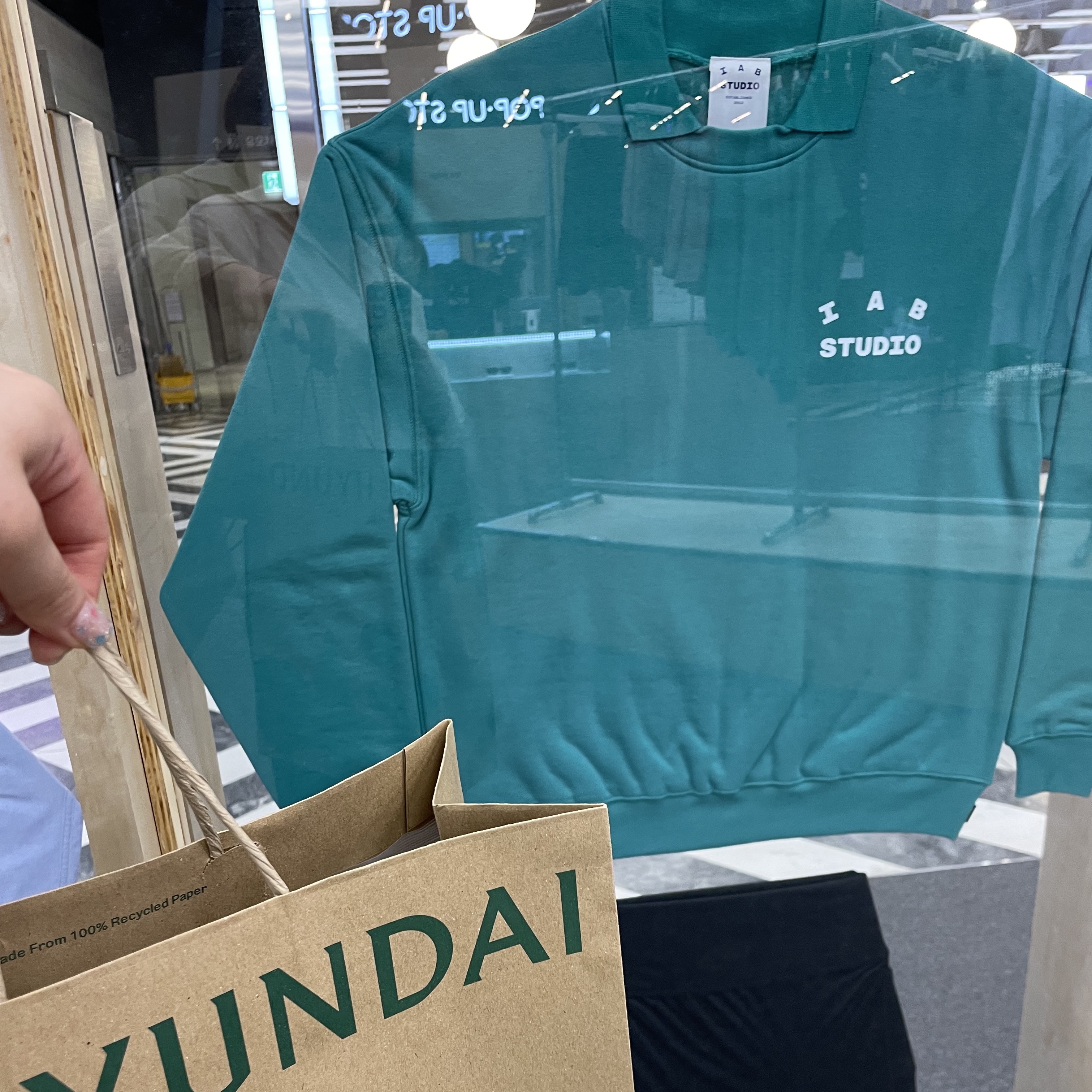 IAB Studio Rugby Sweatshirt Mint - The Hyundai Seoul Exclusive 착용 스타일