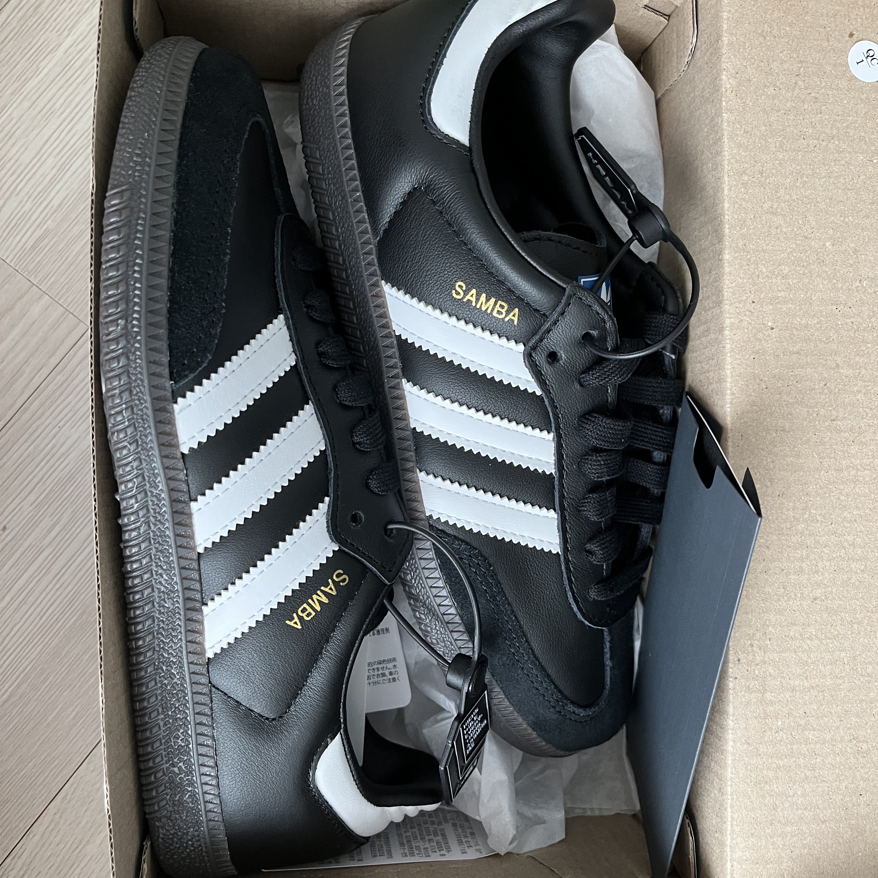 Adidas Samba OG Black White Gum 착용 스타일 - 2