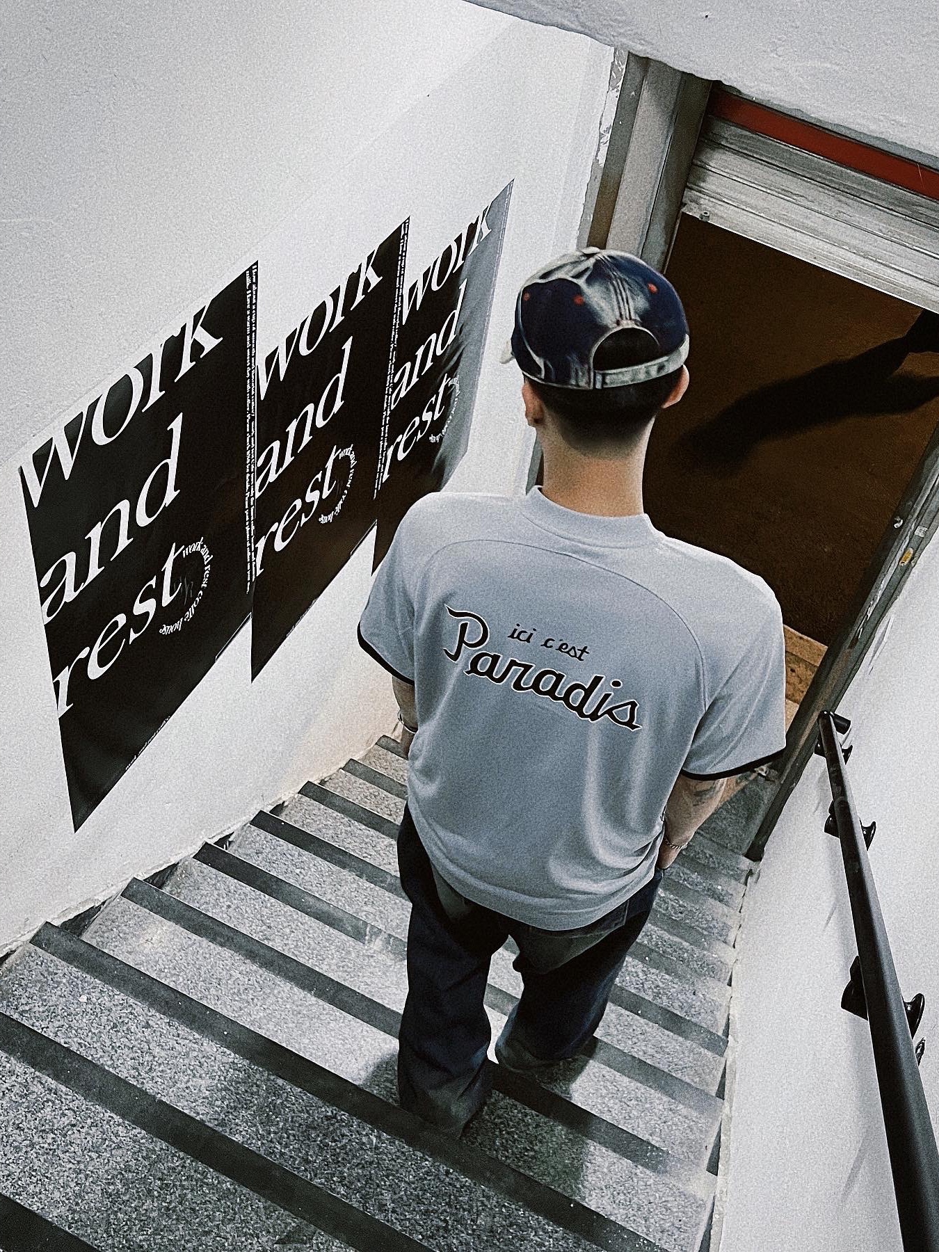 Jordan x Paris Saint-Germain x 3.Paradis 2022/23 Dri-Fit Stadium Away Jersey Light Smoke Grey, Diesel C-Seymon Treated Denim Baseball Cap Blue White 착용 스타일 - 1