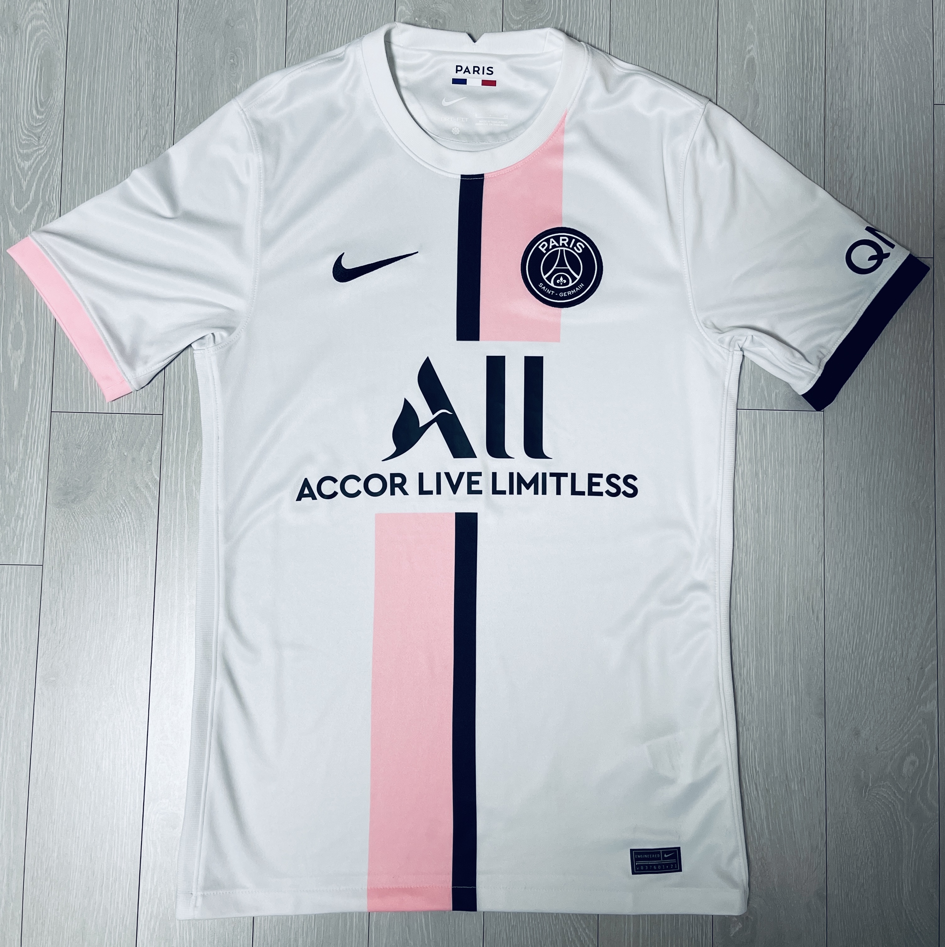 Jordan x Paris Saint-Germain 2022/23 Dri-Fit Stadium 4th Jersey White (Non Marking Ver.) 착용 스타일