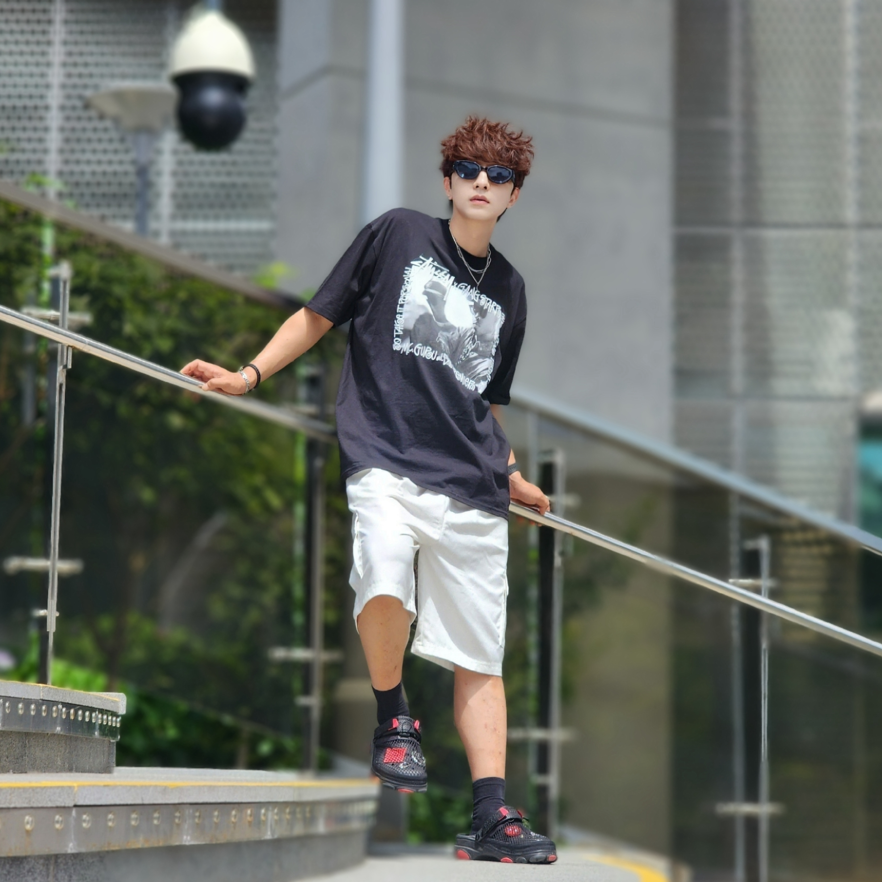 Stussy x Gang Starr Take It Personal T-Shirt Black, Crocs x Staple Classic All Terrain Clog Black 착용 스타일 - 4