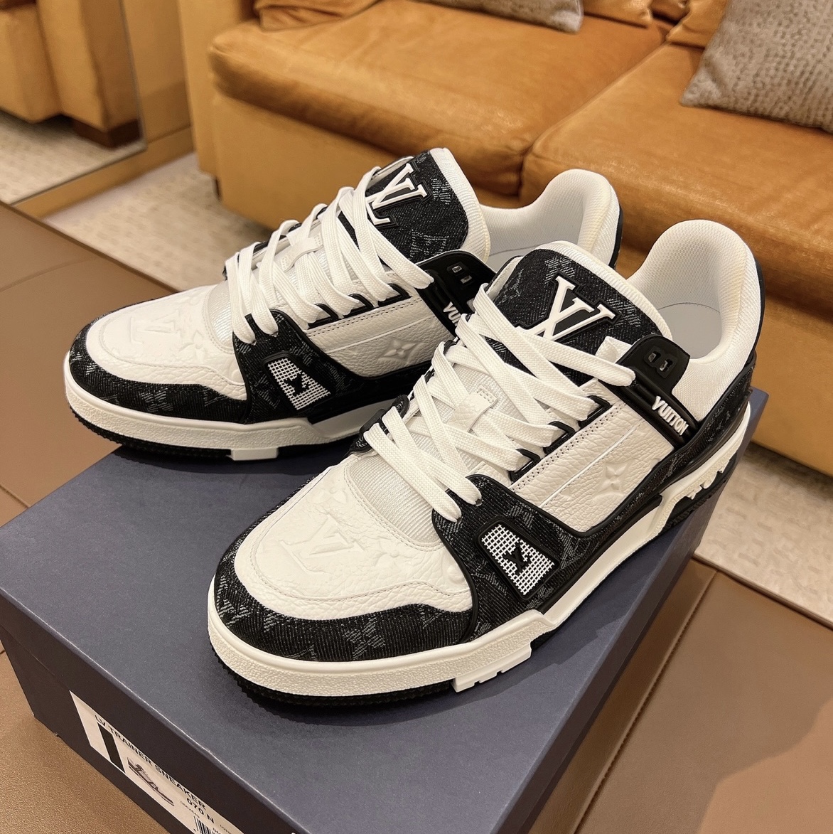 Louis Vuitton LV Trainer Sneakers Monogram Denim Black 착용 스타일