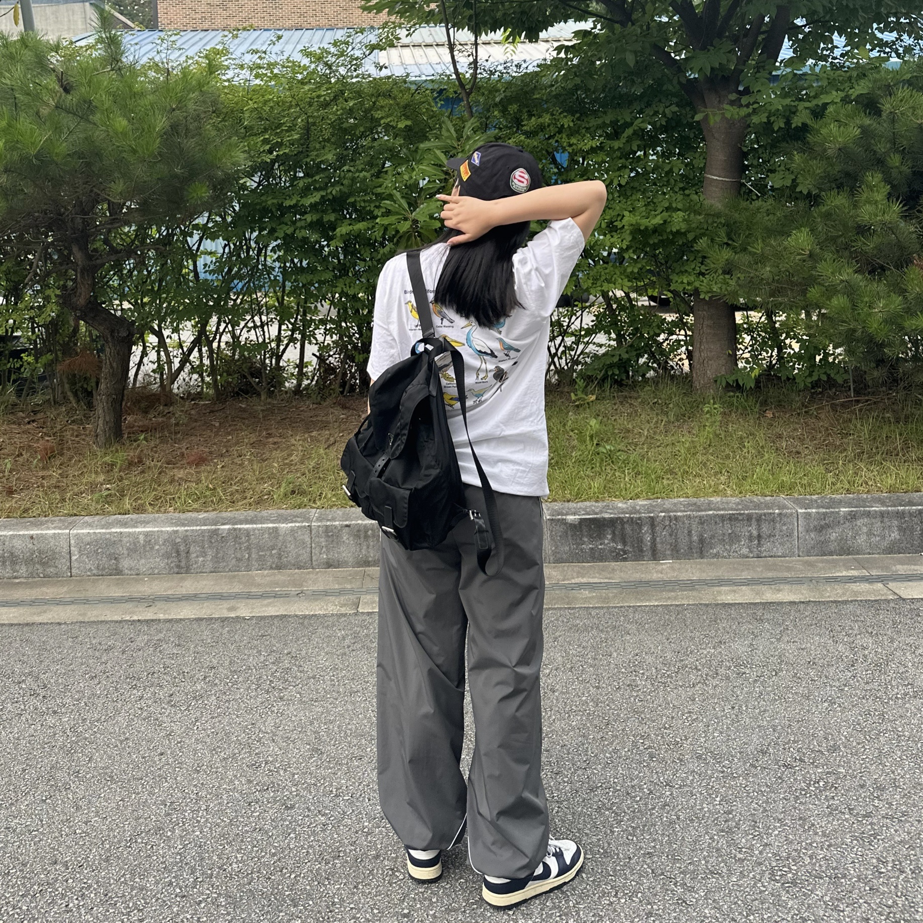 Stussy California Birds T-Shirt White, Prada Re-Nylon Medium Backpack Black 착용 스타일 - 2