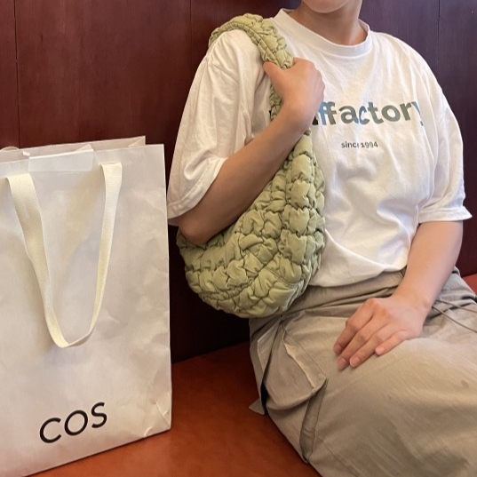COS Quilted Mini Bag Light Green 착용 스타일