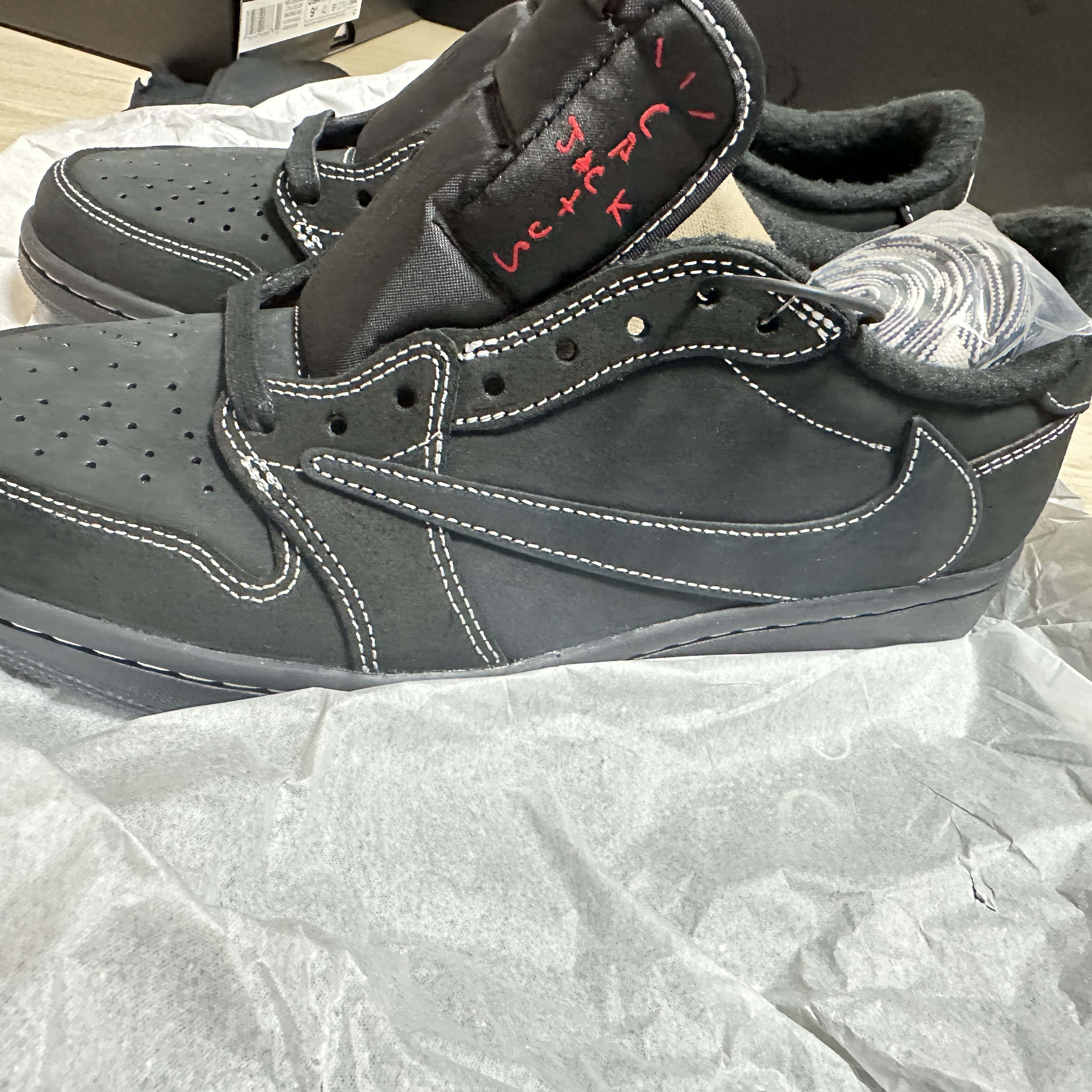 Jordan 1 x Travis Scott Retro Low OG SP Black Phantom 착용 스타일 - 1