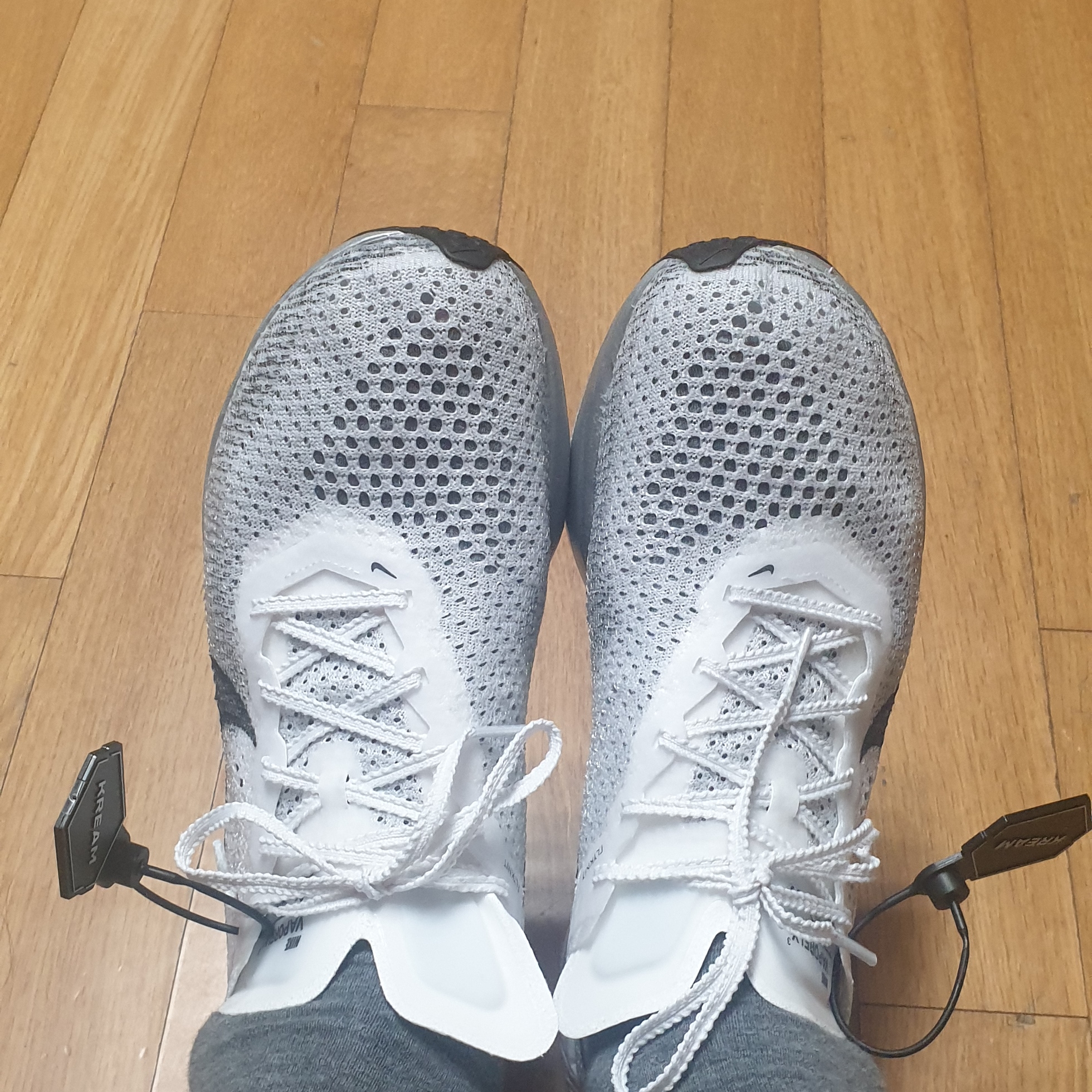 Nike ZoomX Vaporfly Next% 3 White Grey 착용 스타일 - 3