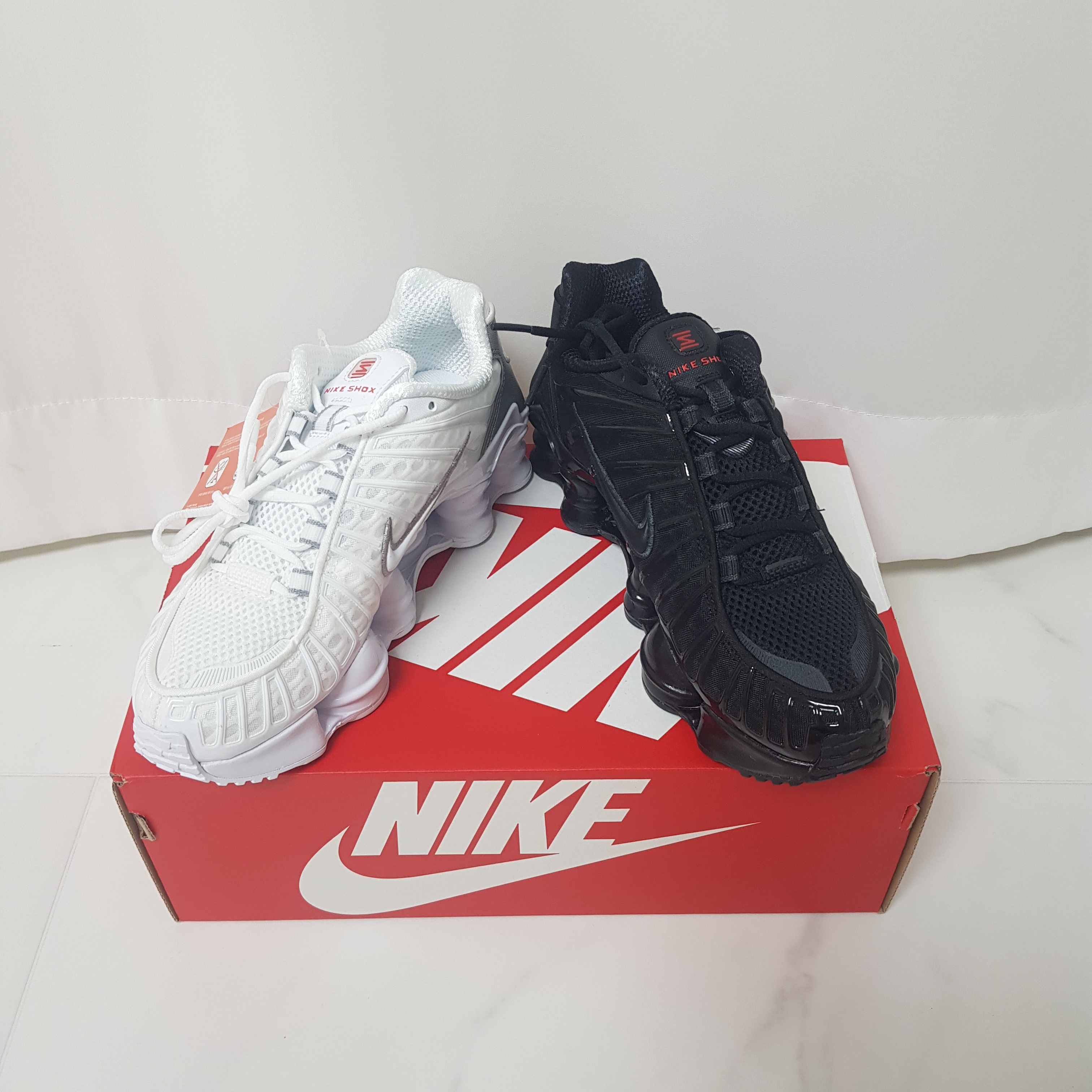 (W) Nike Shox TL Black and Max Orange 착용 스타일 - 2