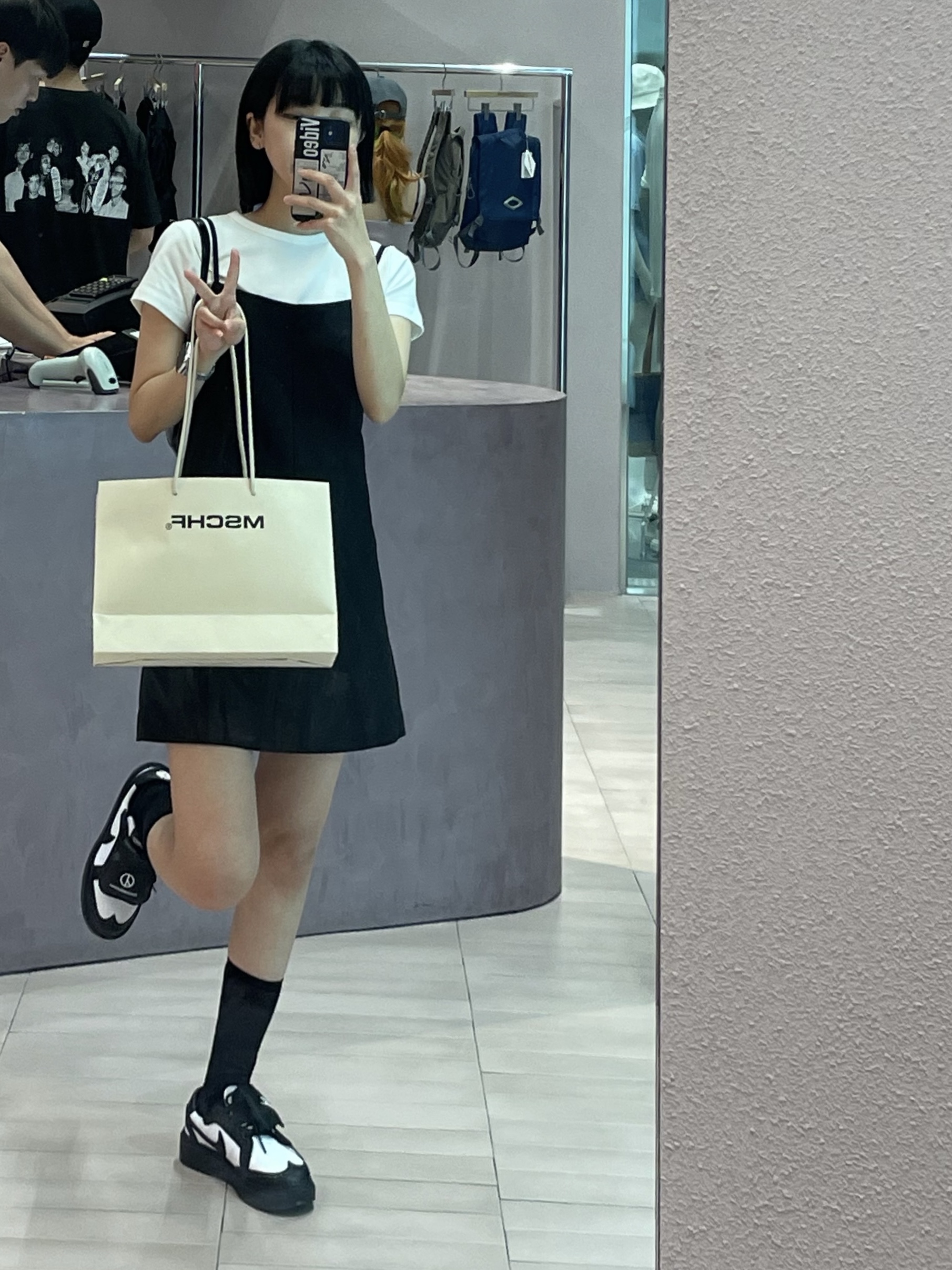 Nike x Peaceminusone Kwondo1 Black and White 착용 스타일 - 2