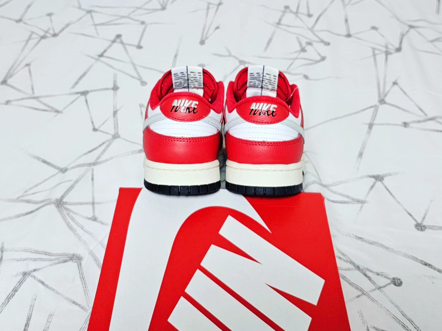 Nike Dunk Low Retro PRM University Red Black 착용 스타일 - 5