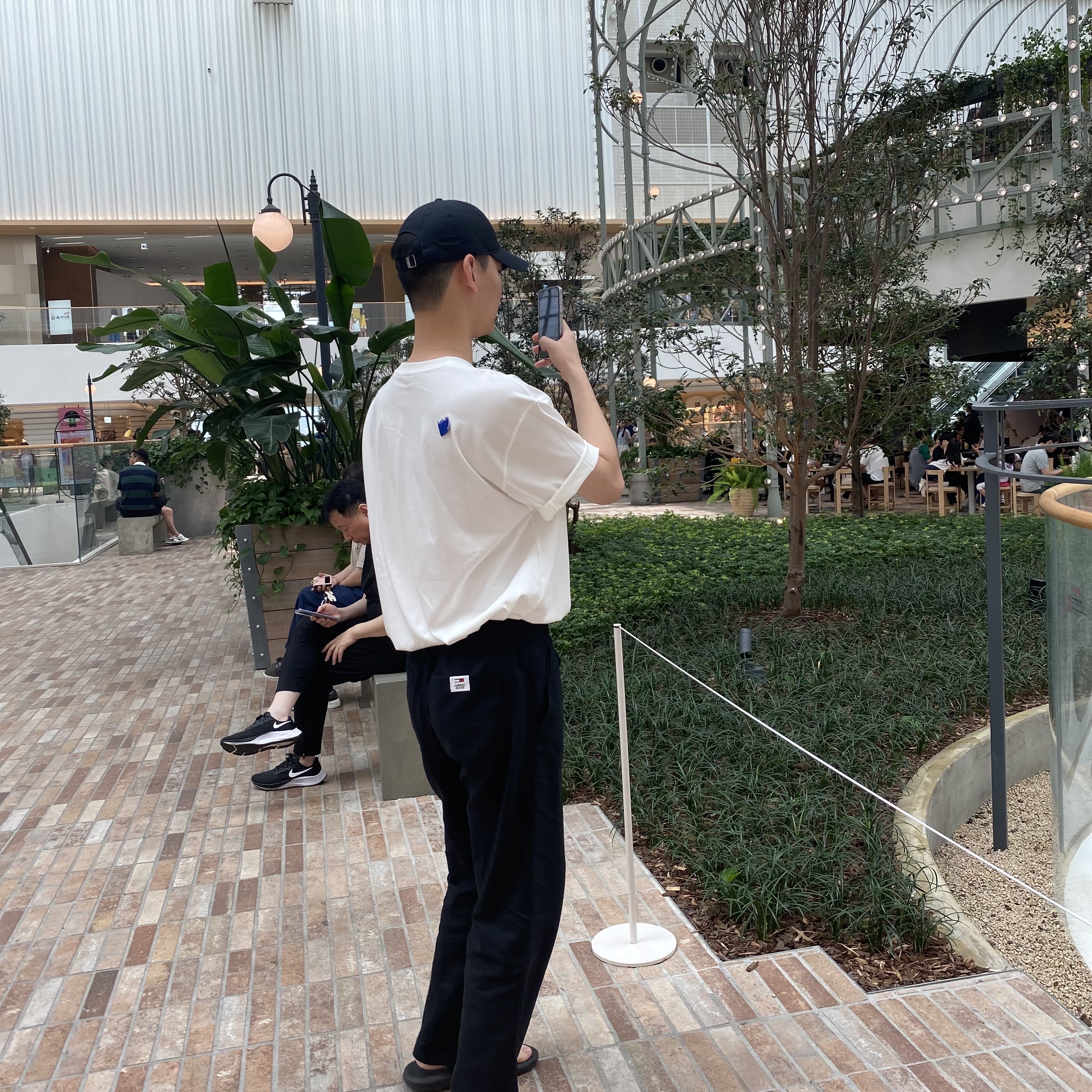 Ader Error Sig; TRS/BL Tag T-Shirt 01 Off White 착용 스타일