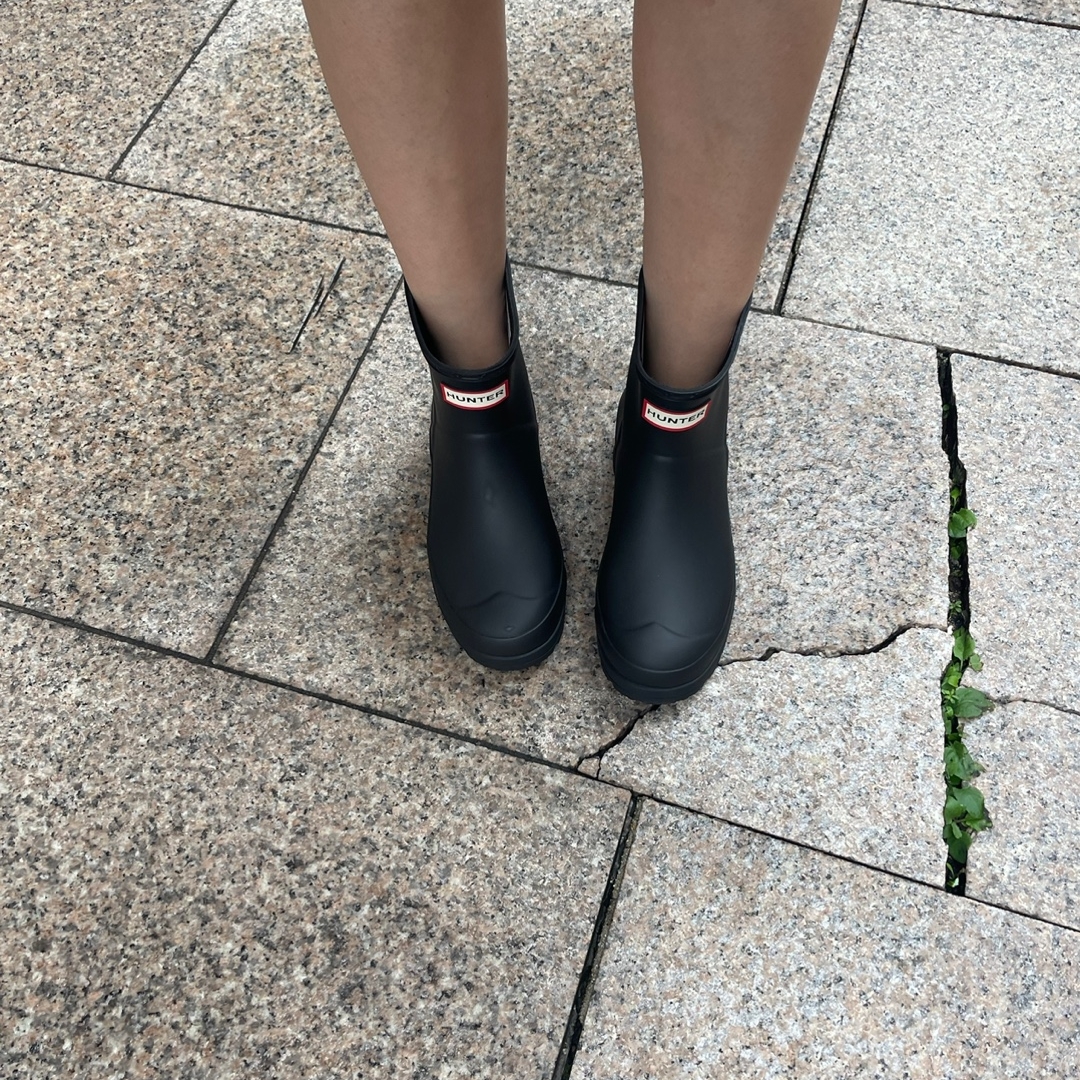 (W) Hunter Play Short Rain Boots Black 착용 스타일