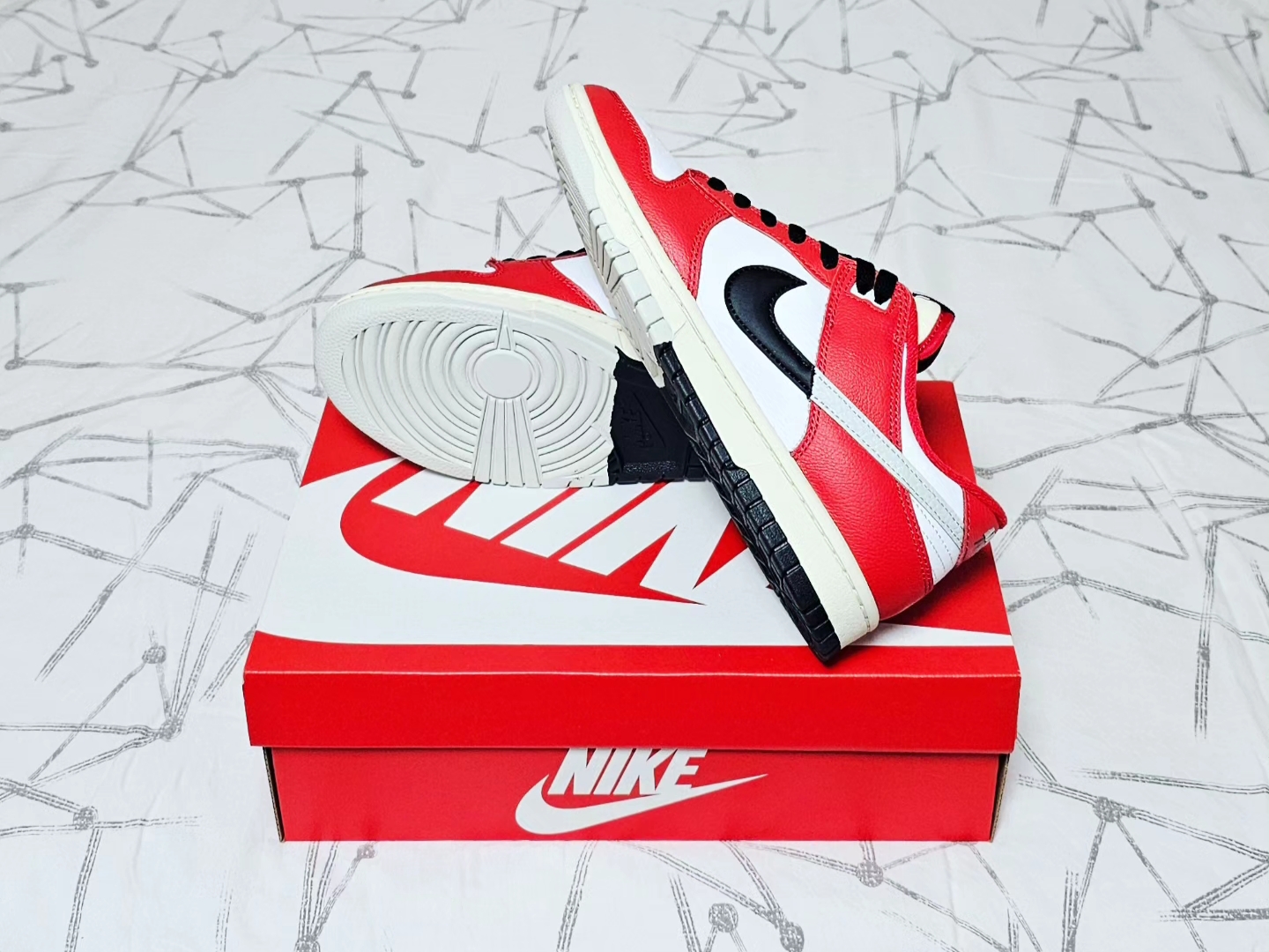 Nike Dunk Low Retro PRM University Red Black 착용 스타일 - 4