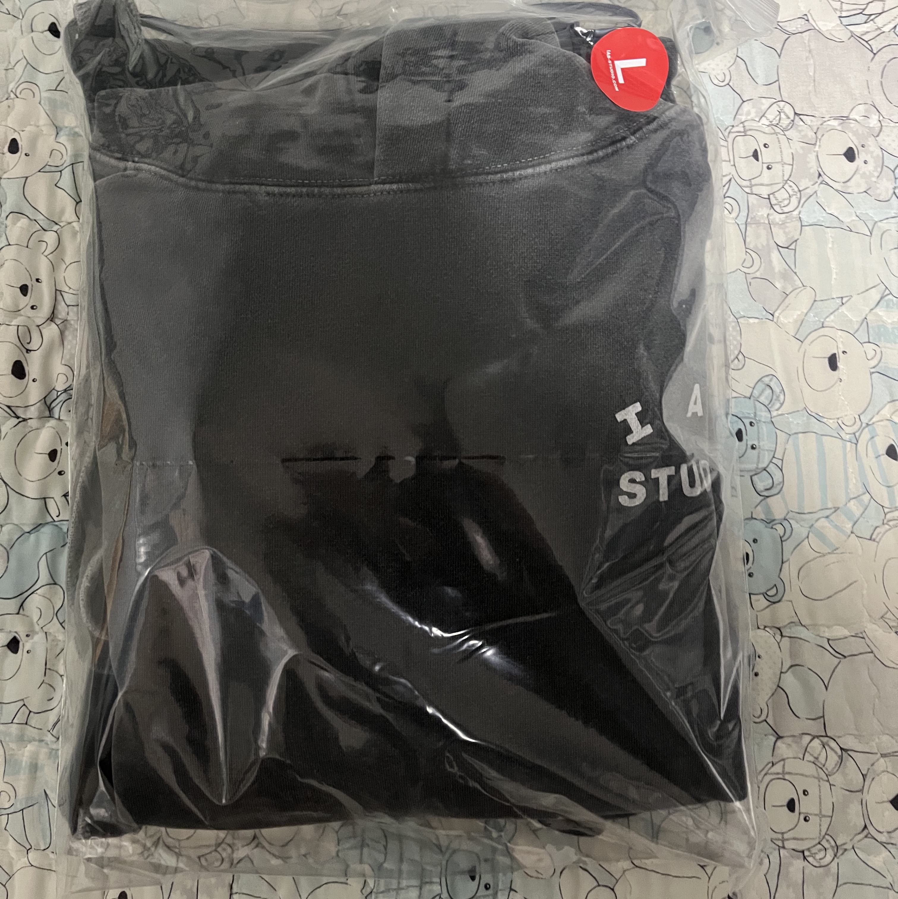 IAB Studio Pigment Hoodie & Sack Black 착용 스타일